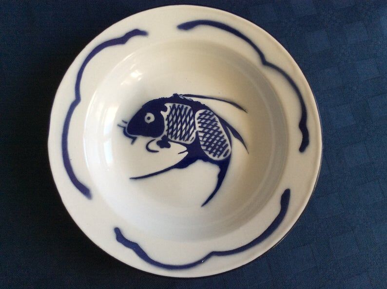 Set of 2 hollow plates enamelled white vintage basins