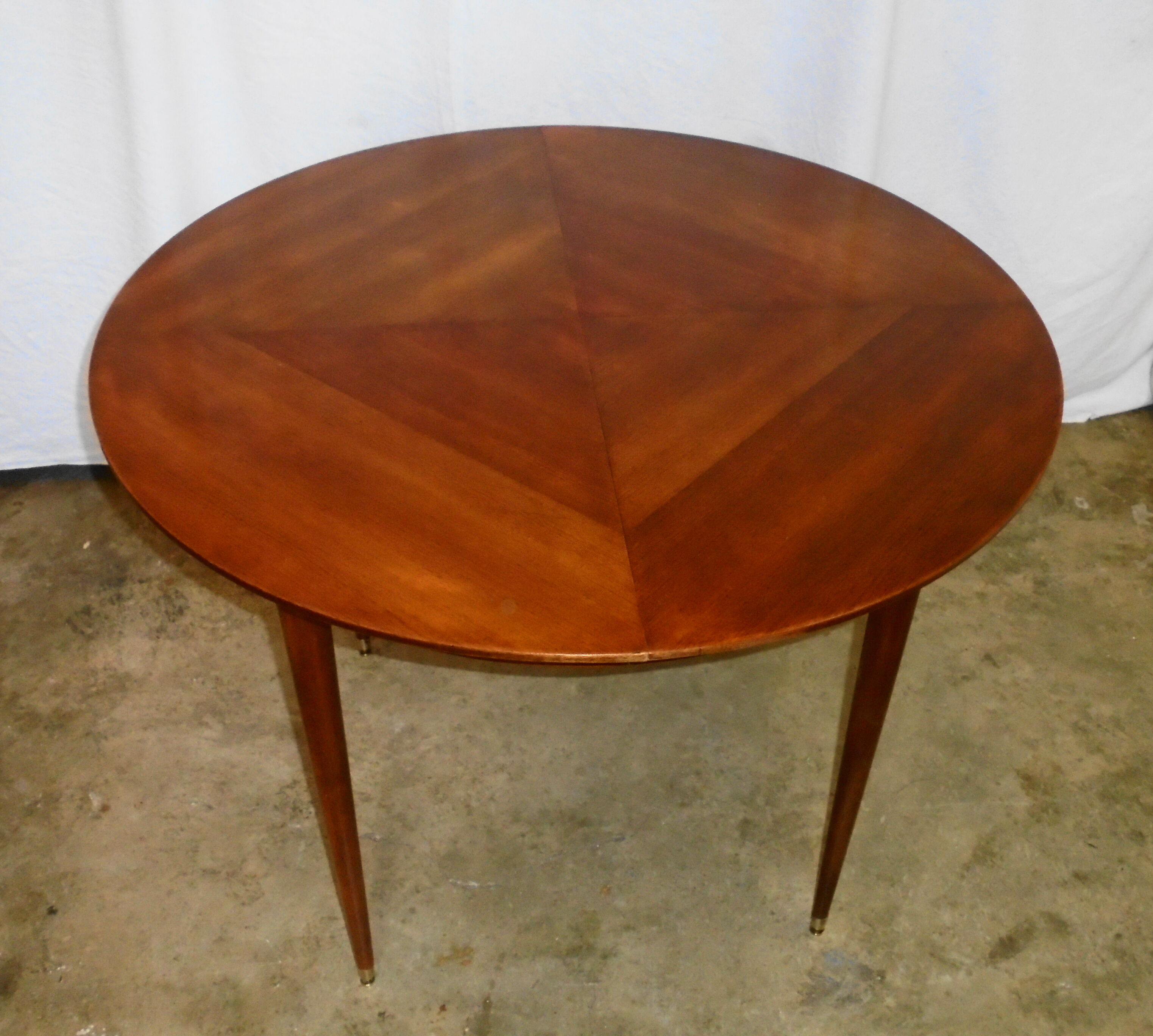 Mahogany round table with 4 extensions from the 1950s