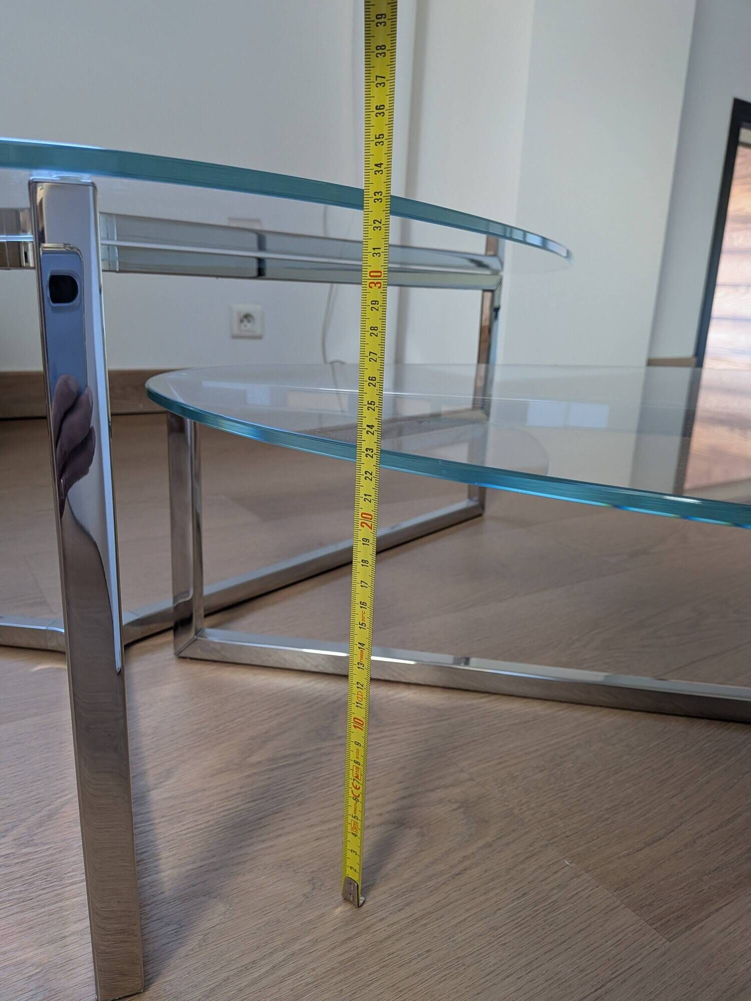 2 Tables basses verre et chrome ovales, gigognes, superposables, forme "gal