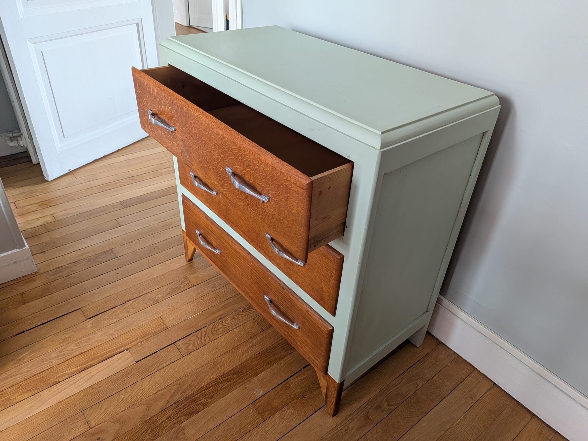 Vintage chest of drawers