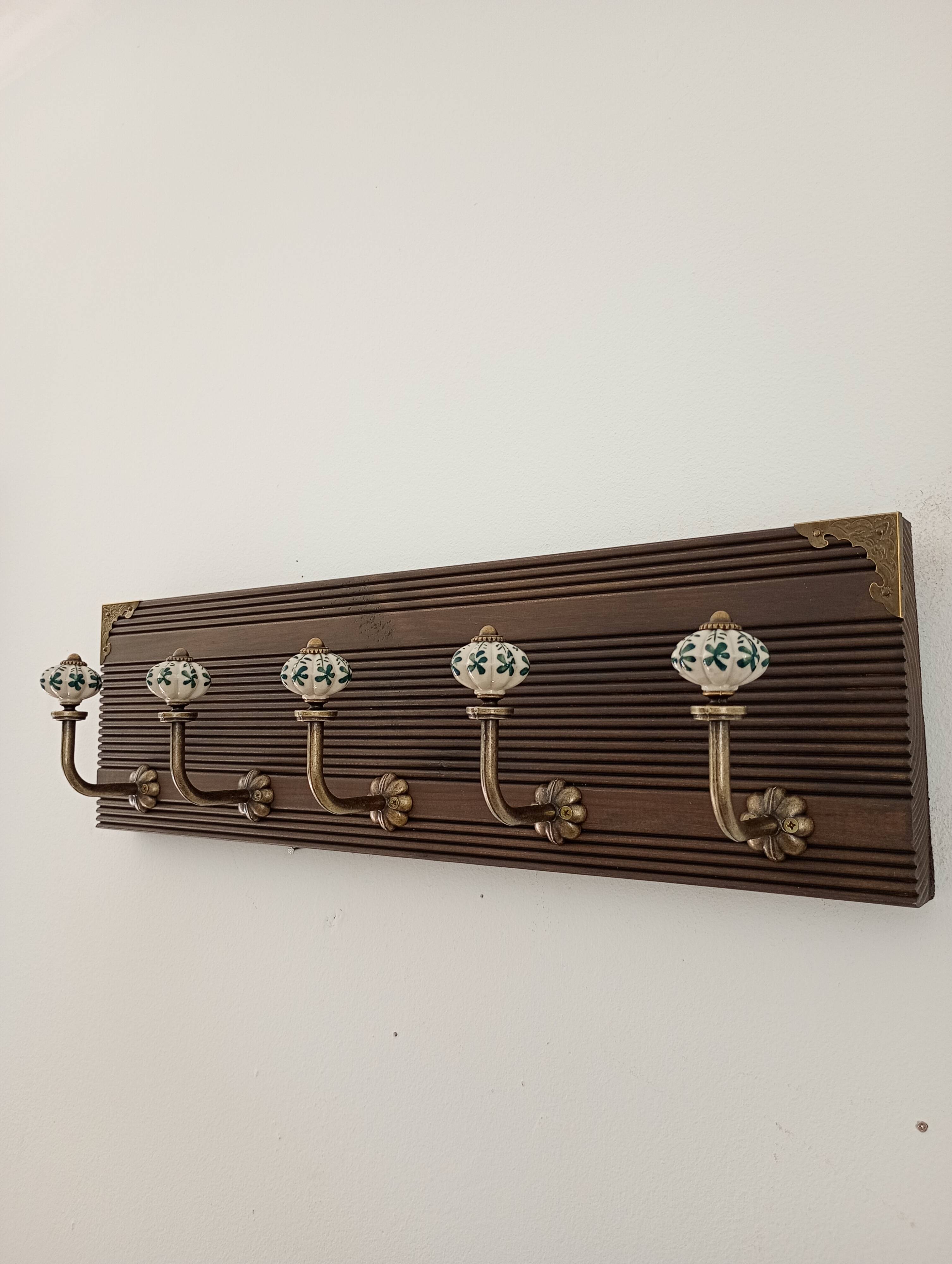 Vintage wall coat rack with 5 ceramic hooks and floral patterns, 50 cm.