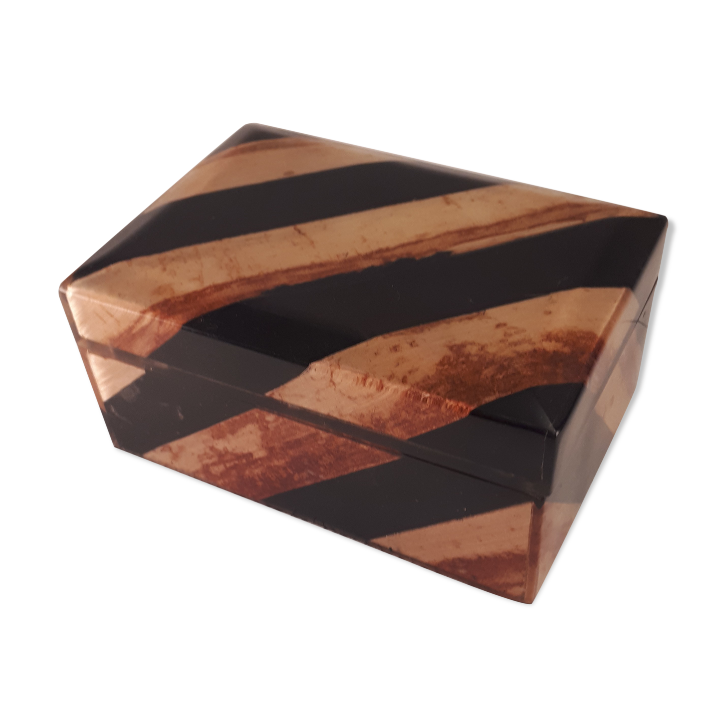 Box with black striped and vintage fawn 80