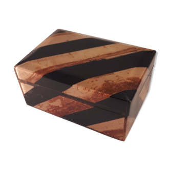 Box with black striped and vintage fawn 80
