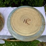 Ancienne cloche a fromage avec son plateau en céramique signature à identifier