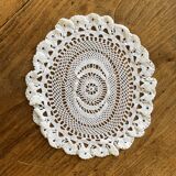 1 napperon au crochet, ovale, vintage ancien