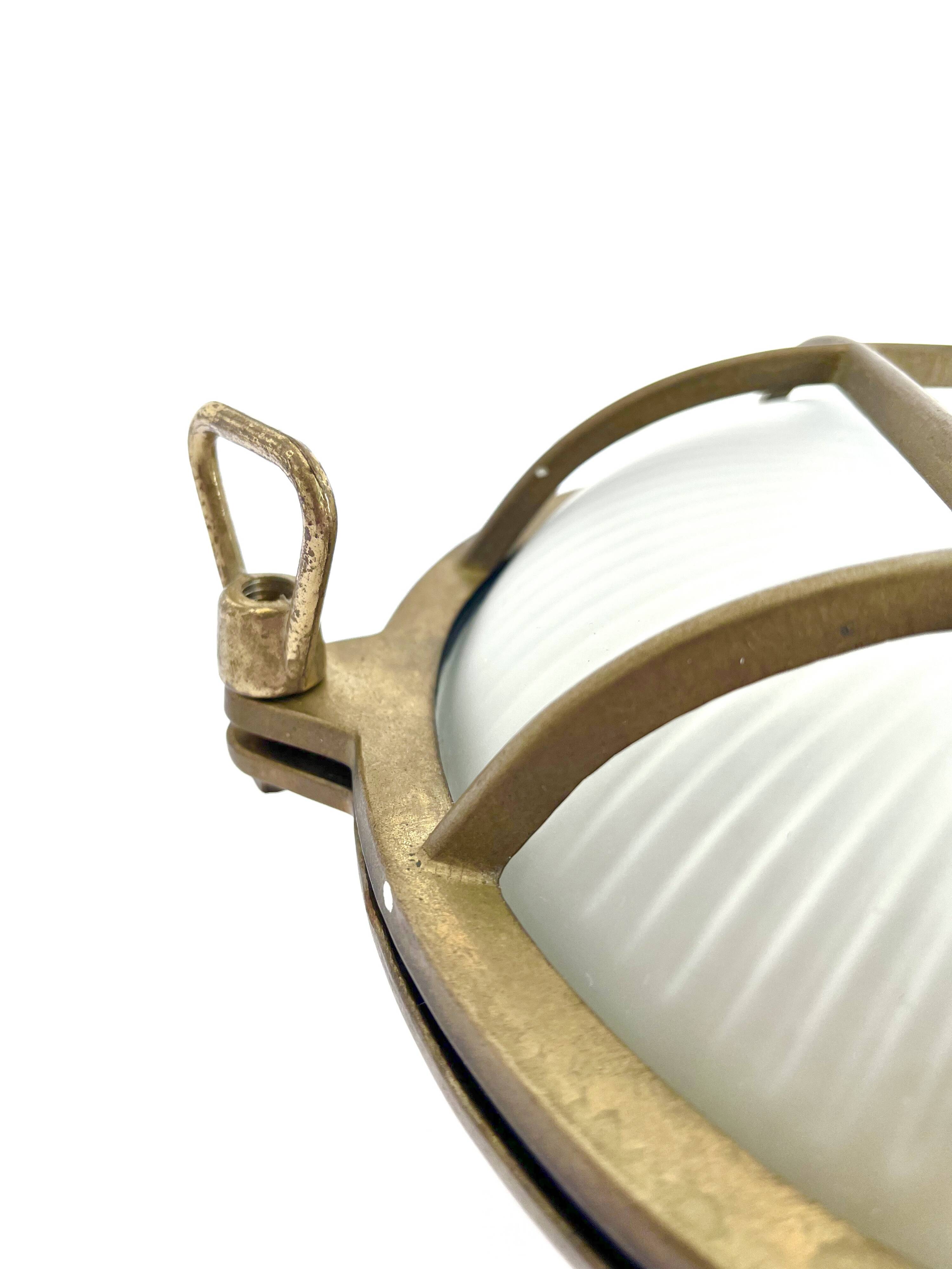 Marine decorative wall light in solid brass