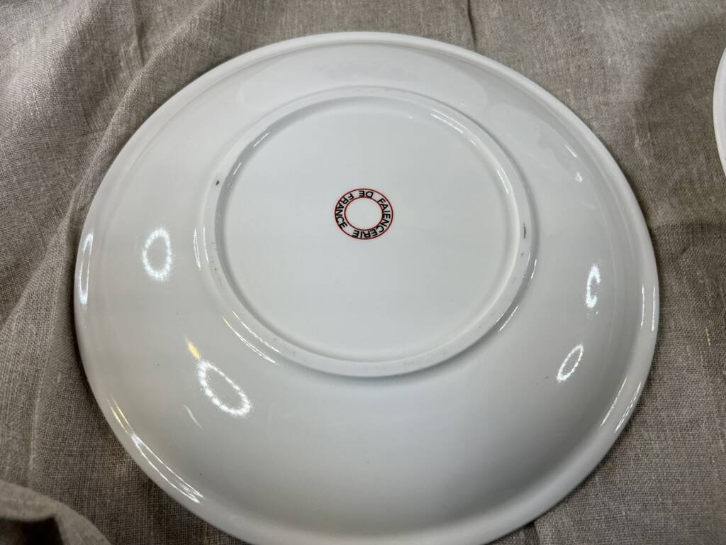 Set of 4 flat plates with red rooster hen decor
