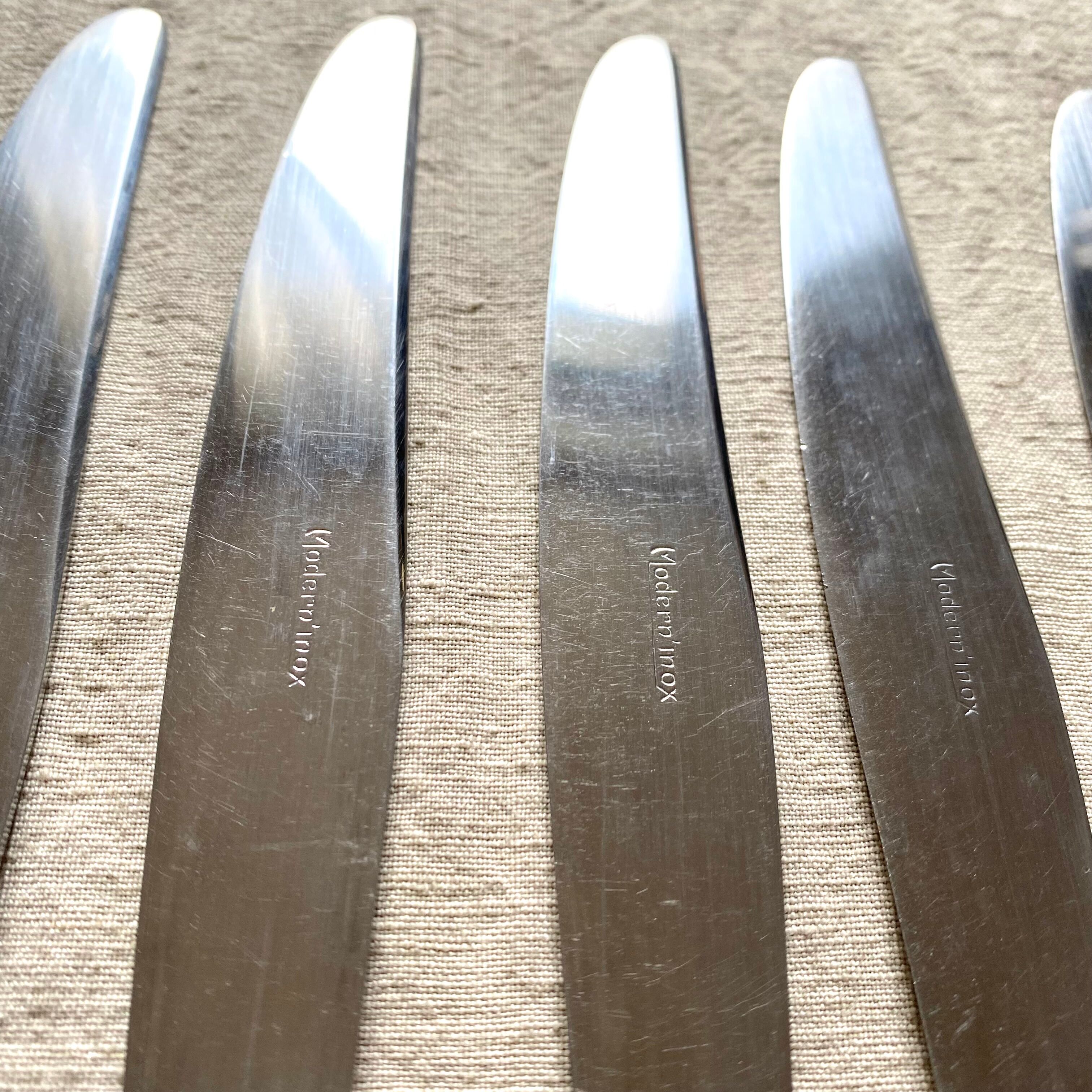 Couteaux en inox et résine vintage