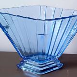 Vase. Modèle spécial éventail. Art Déco. Verre bleu vif
