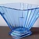 Vase. Modèle spécial éventail. Art Déco. Verre bleu vif