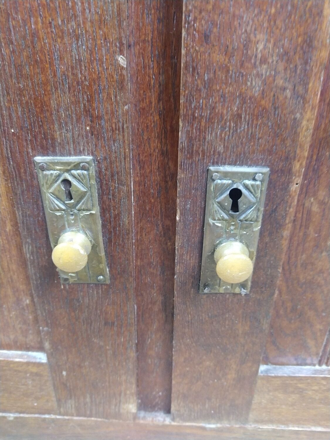 Vintage wooden chest of drawers