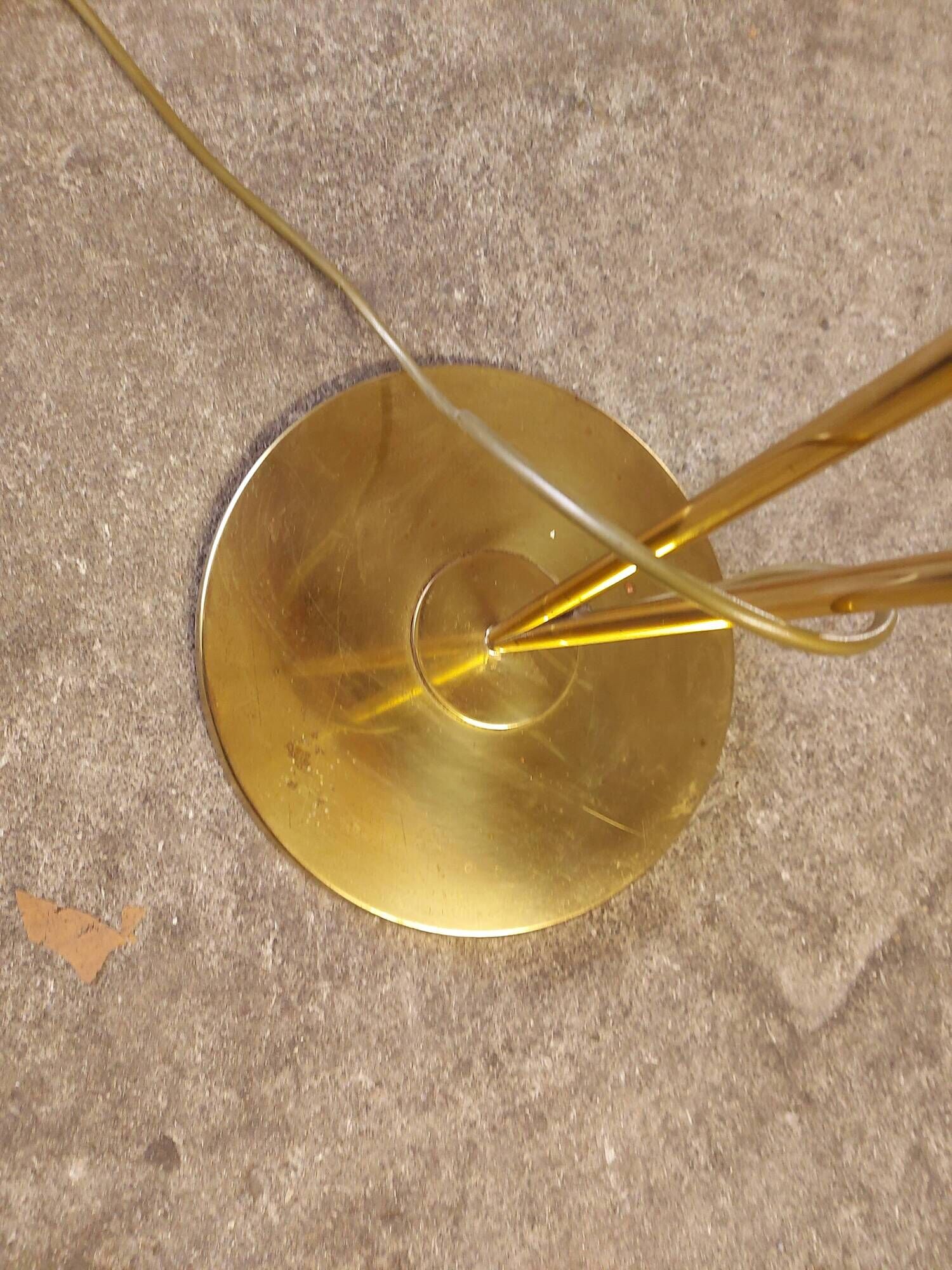 Victory brass floor lamp from the 80's, design studio Artof for Lumen