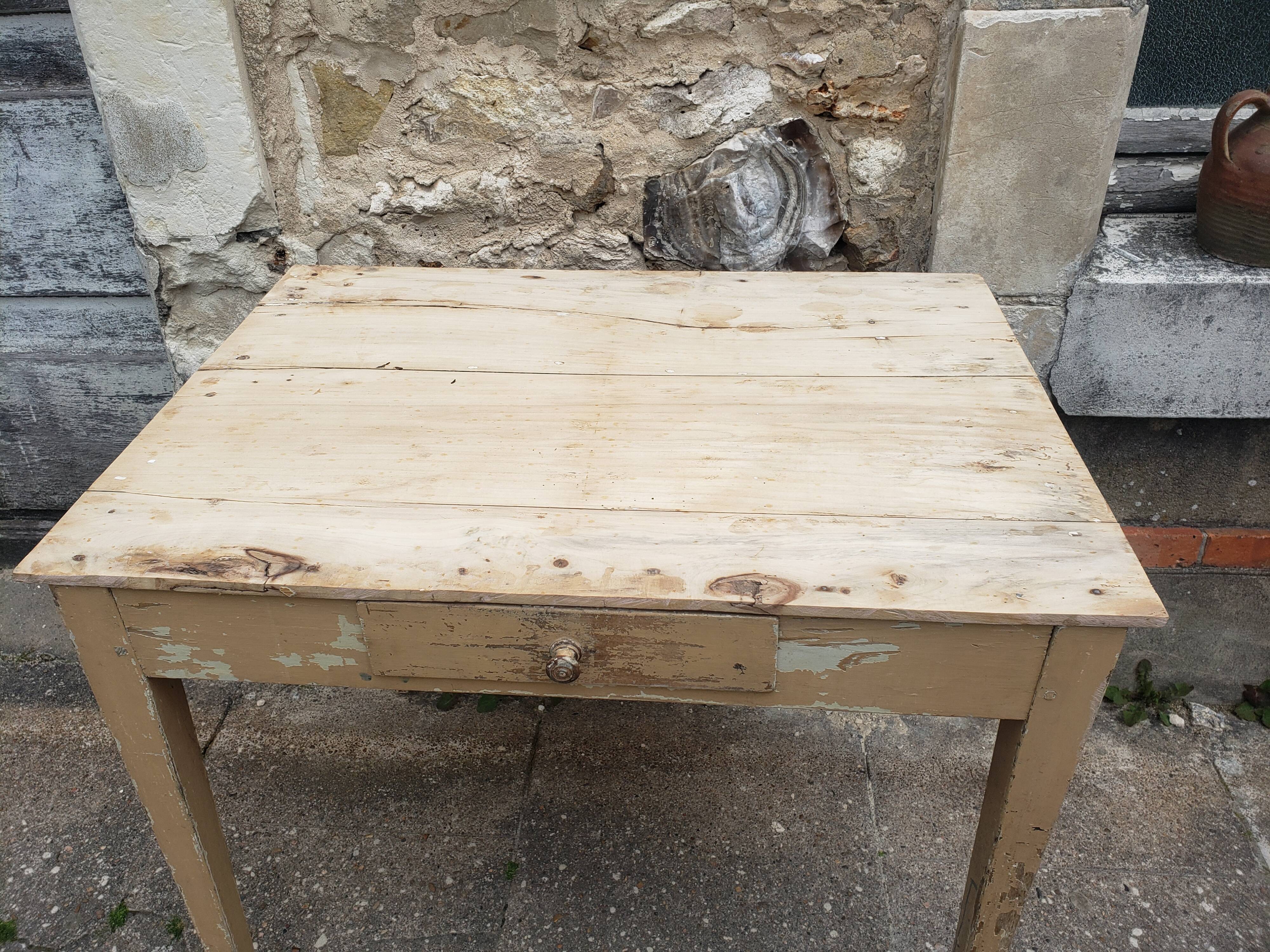 Table de ferme à tiroir