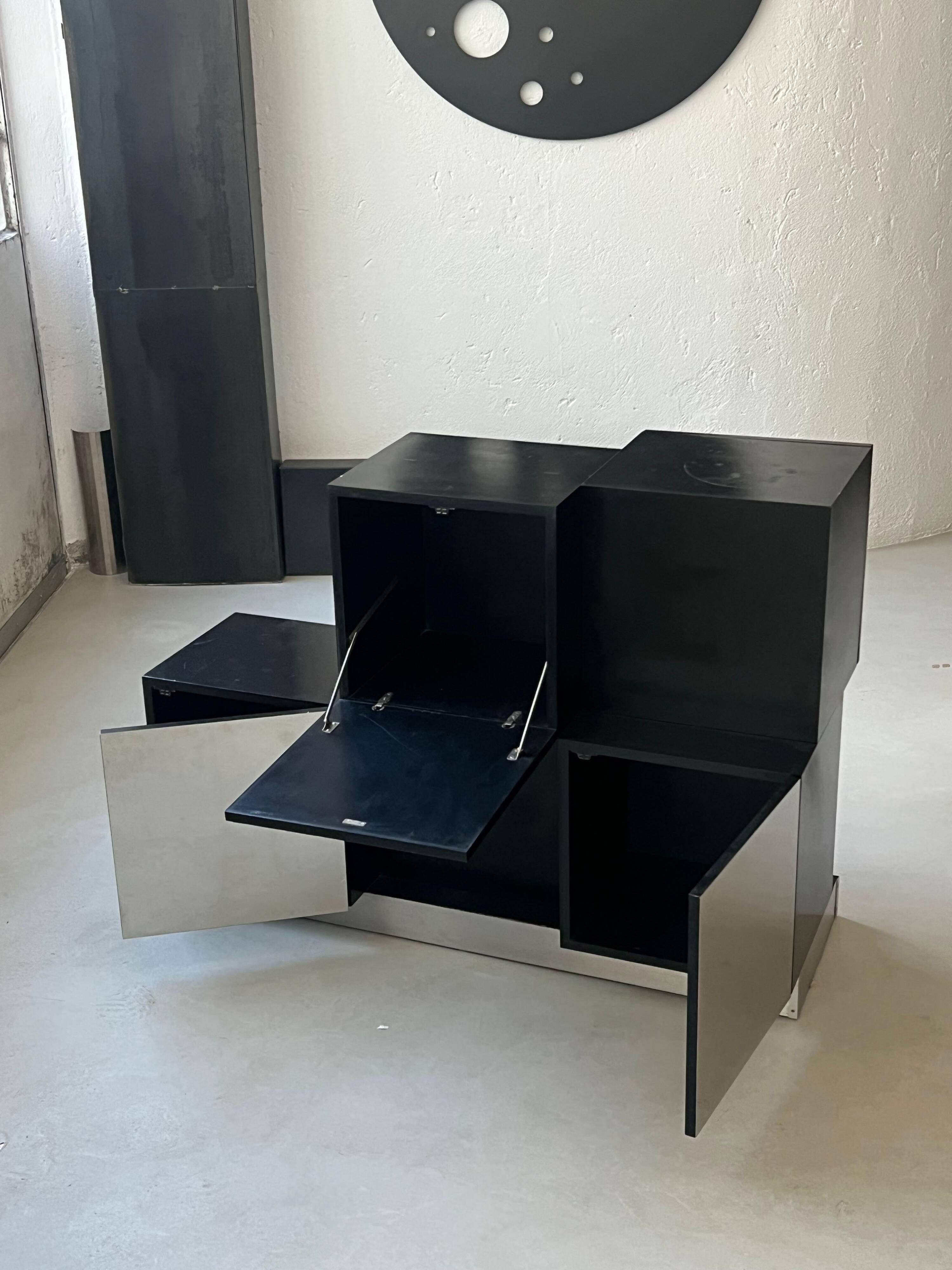 Cubes rétro des années 1970, bar et cabinet de rangement en noir et acier par Roberto Monsani