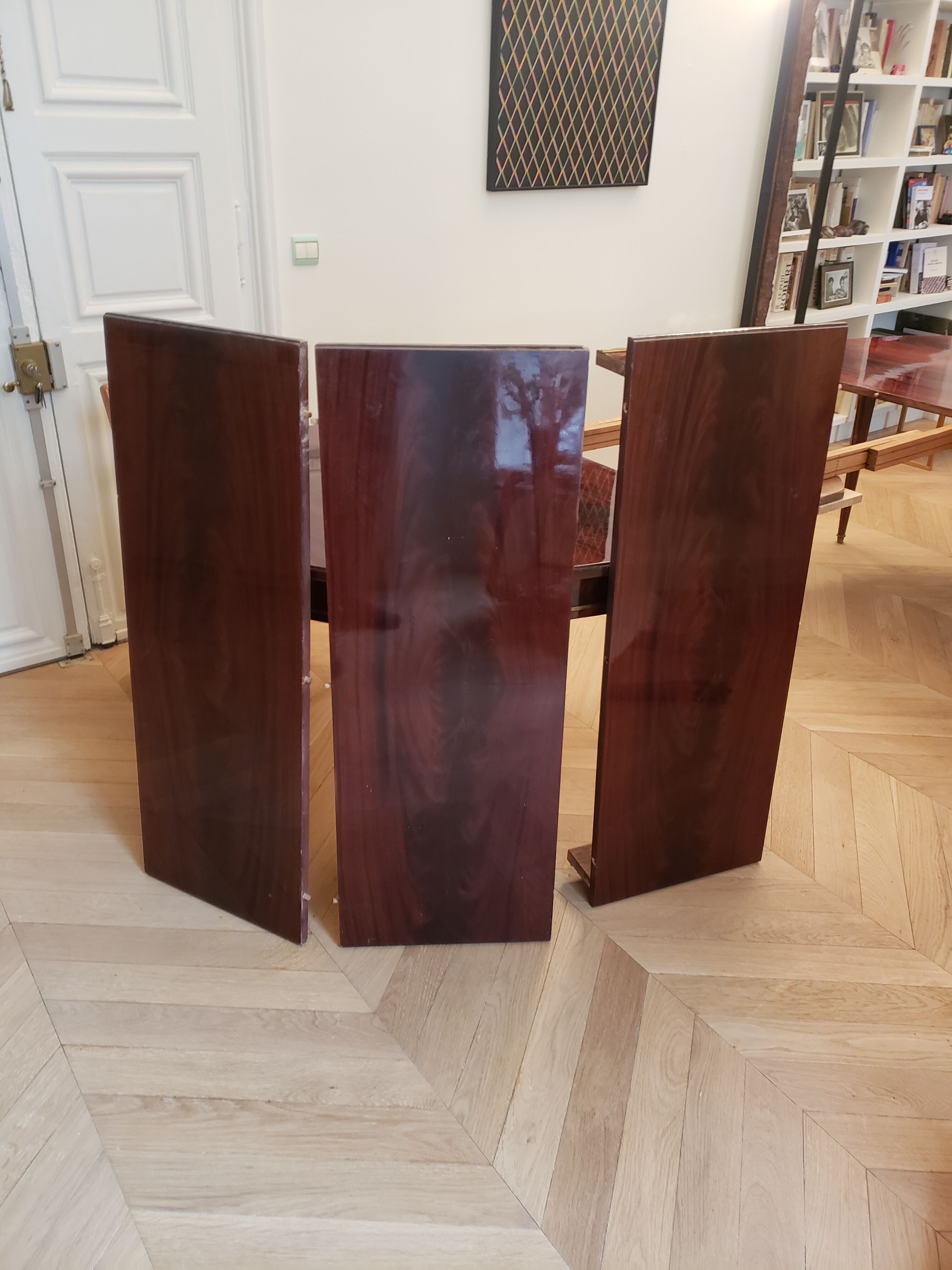 Louis XVI oval table in mahogany, 2 extensions