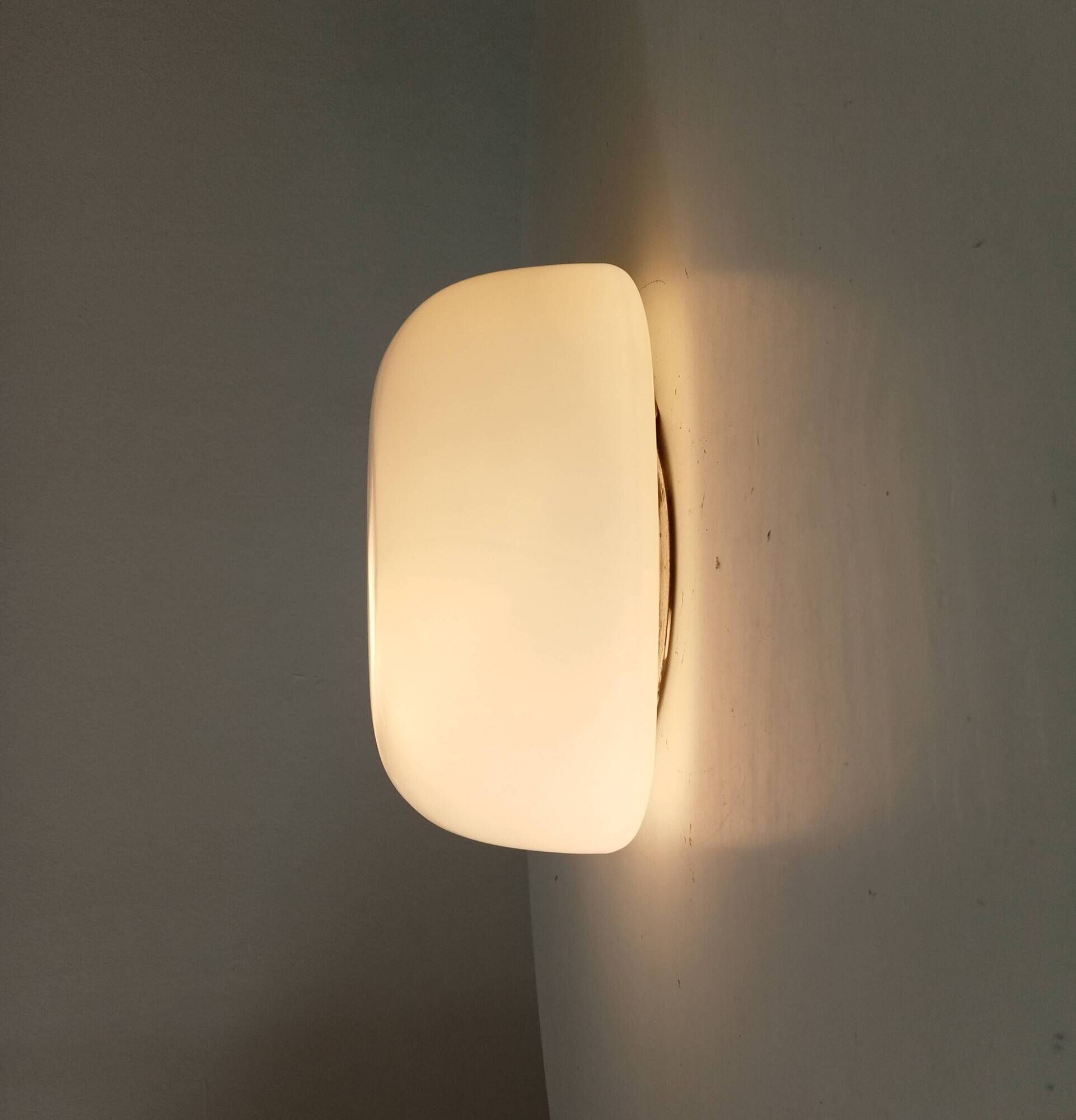 Vintage Italian ceiling light in opaline from the 1960s.