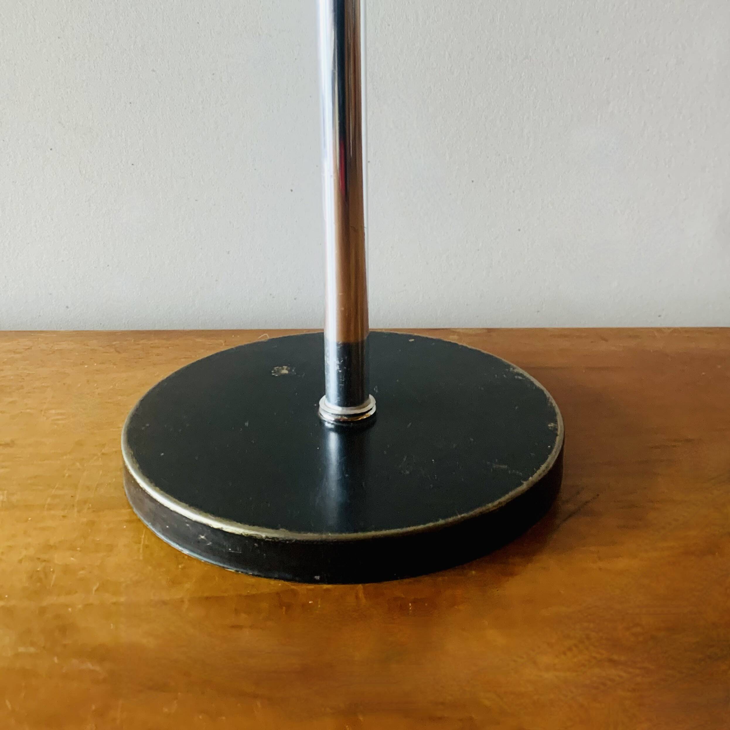 Vintage metal ashtray - push up