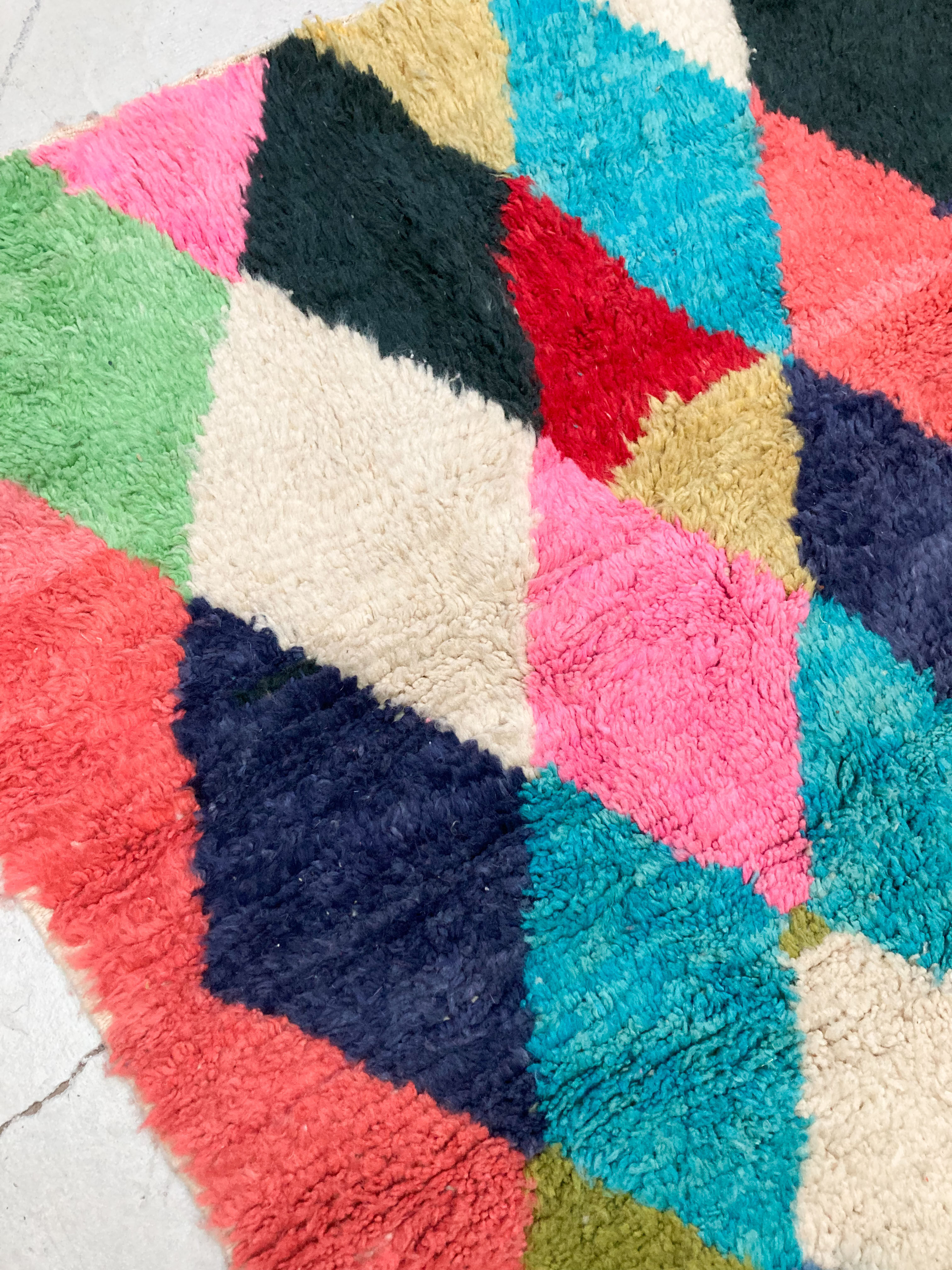 Moroccan Berber rug Boujaad ecru multicolored diamonds 232x147cm
