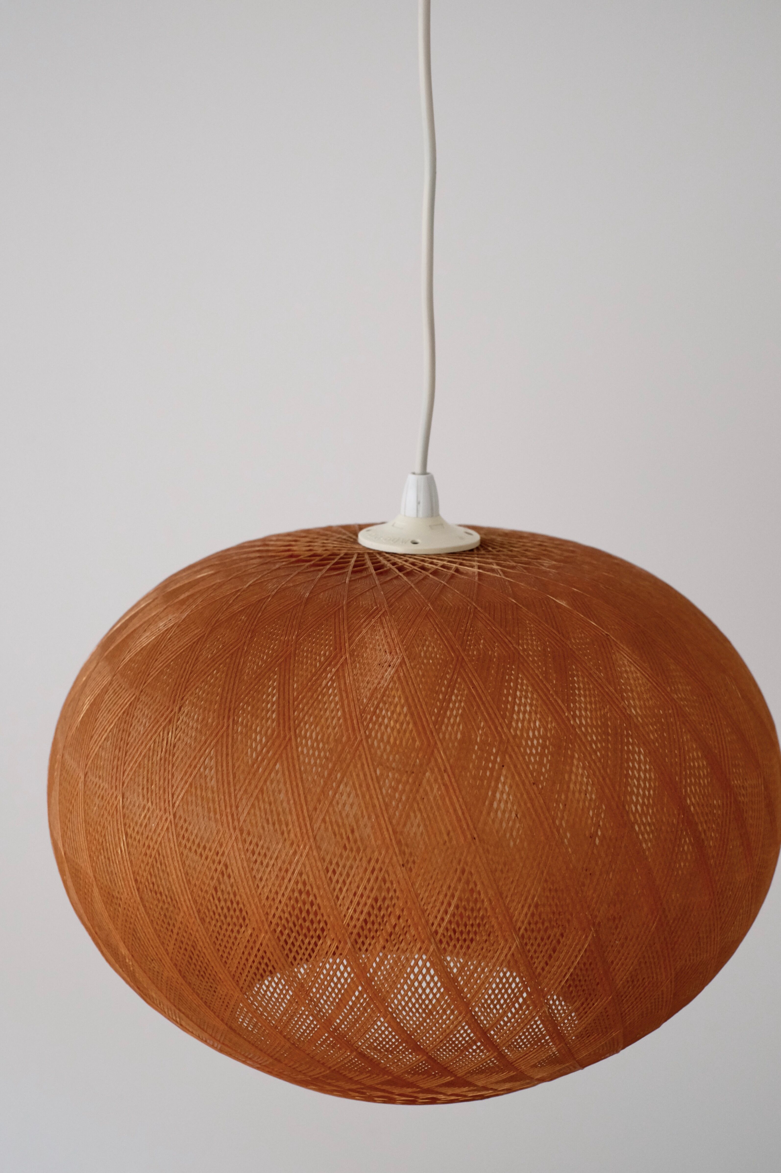 Suspension cocoon in nylon thread stretched thread rhodoïd