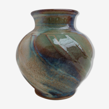 Pottery vase Glossy has facets