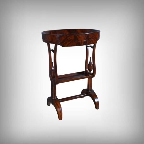 Table vide-poche en ronce d’acajou, époque Empire – début XIXe