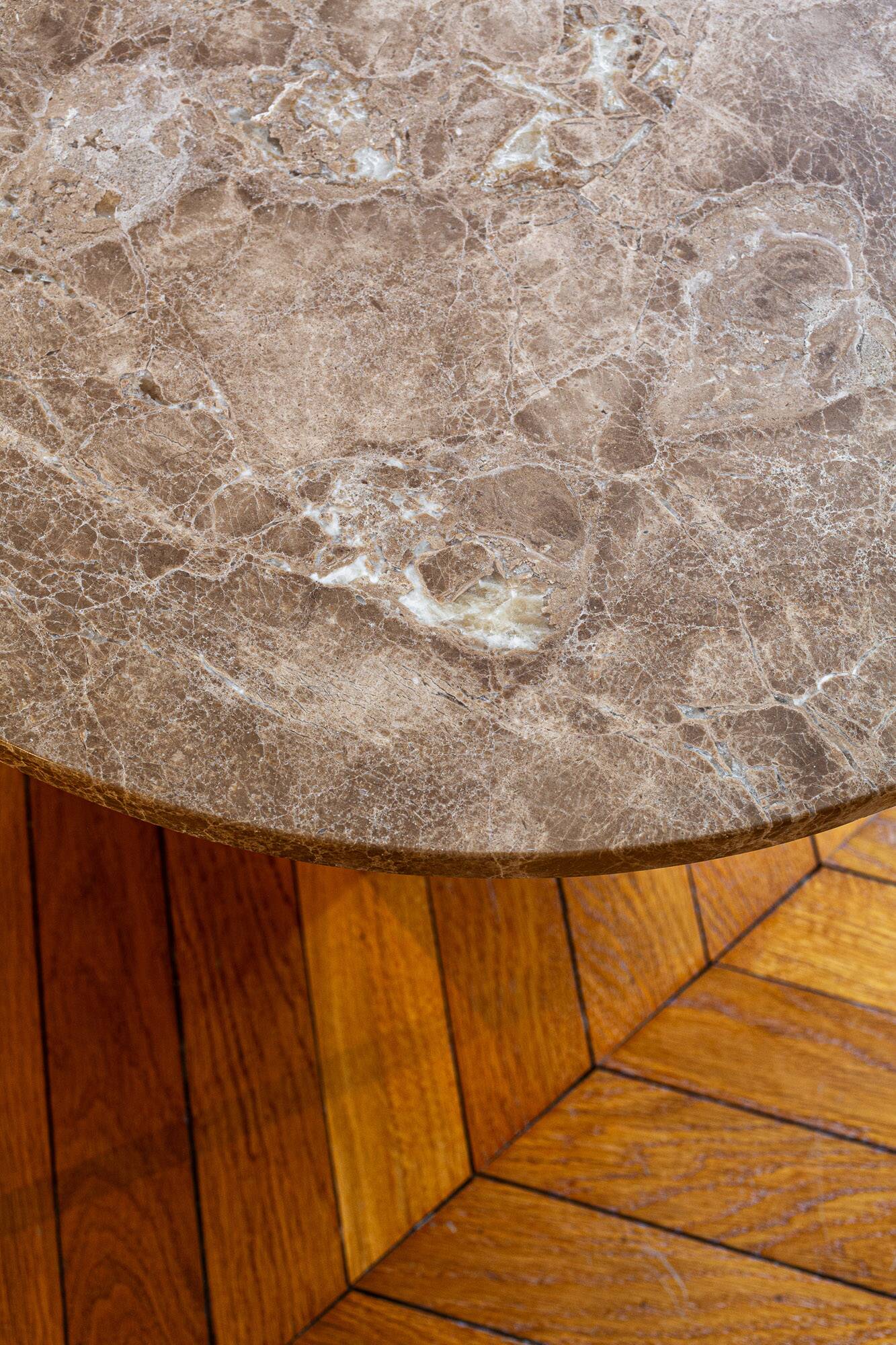 Round table in beige marble