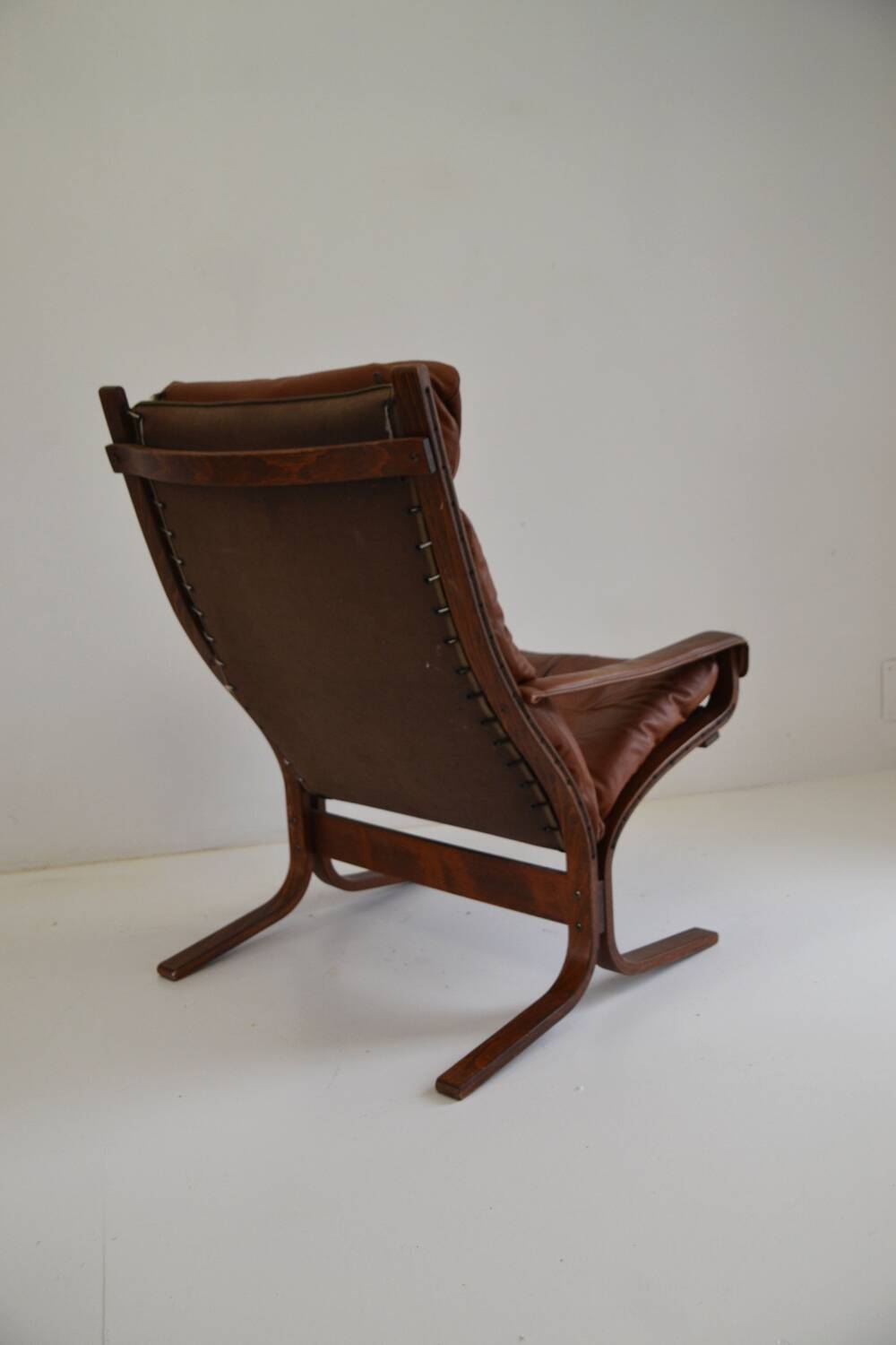 Siesta leather armchair by designer Ingmar Relling.