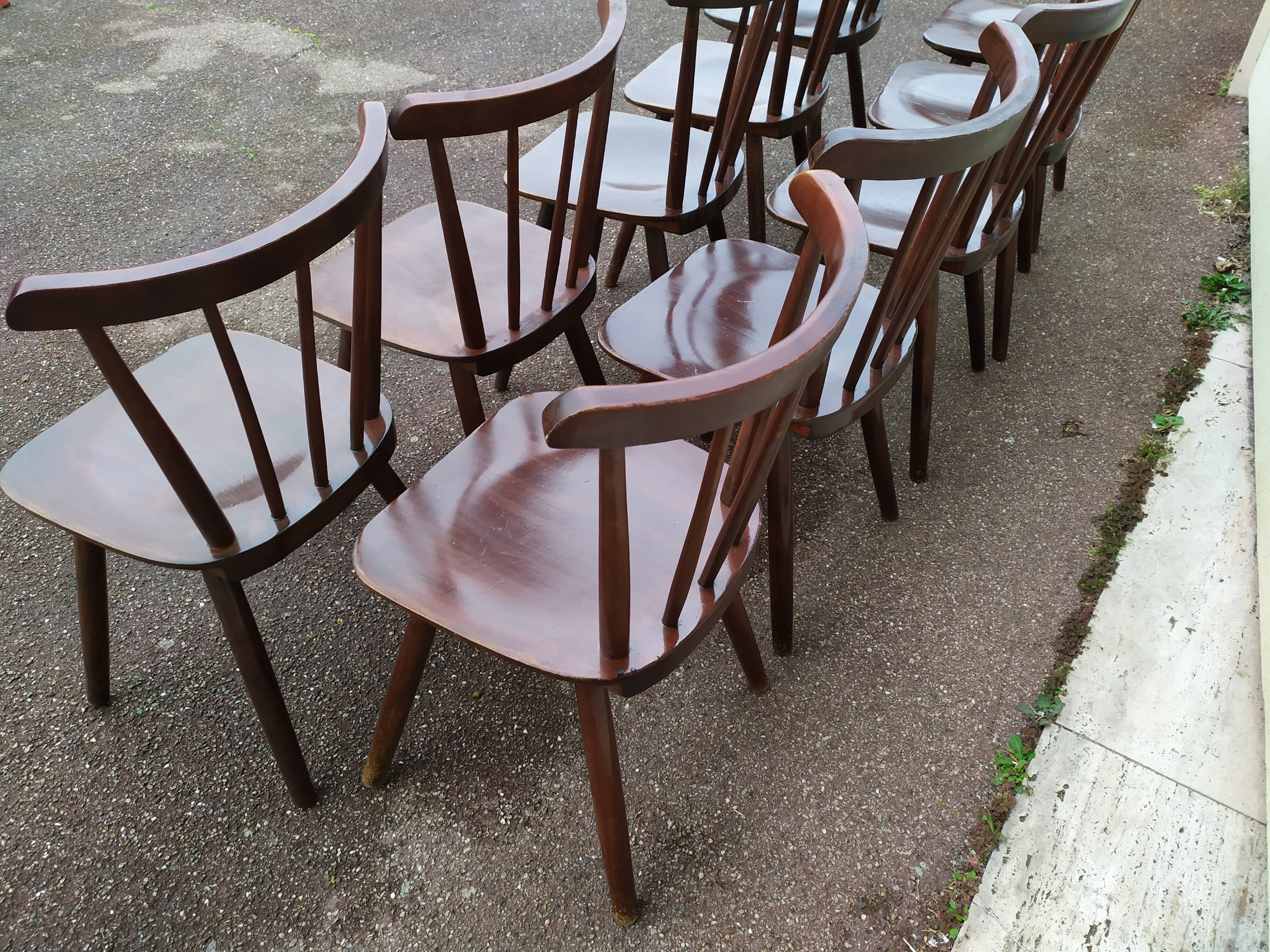 Set of 10 wooden bistro chairs - vintage