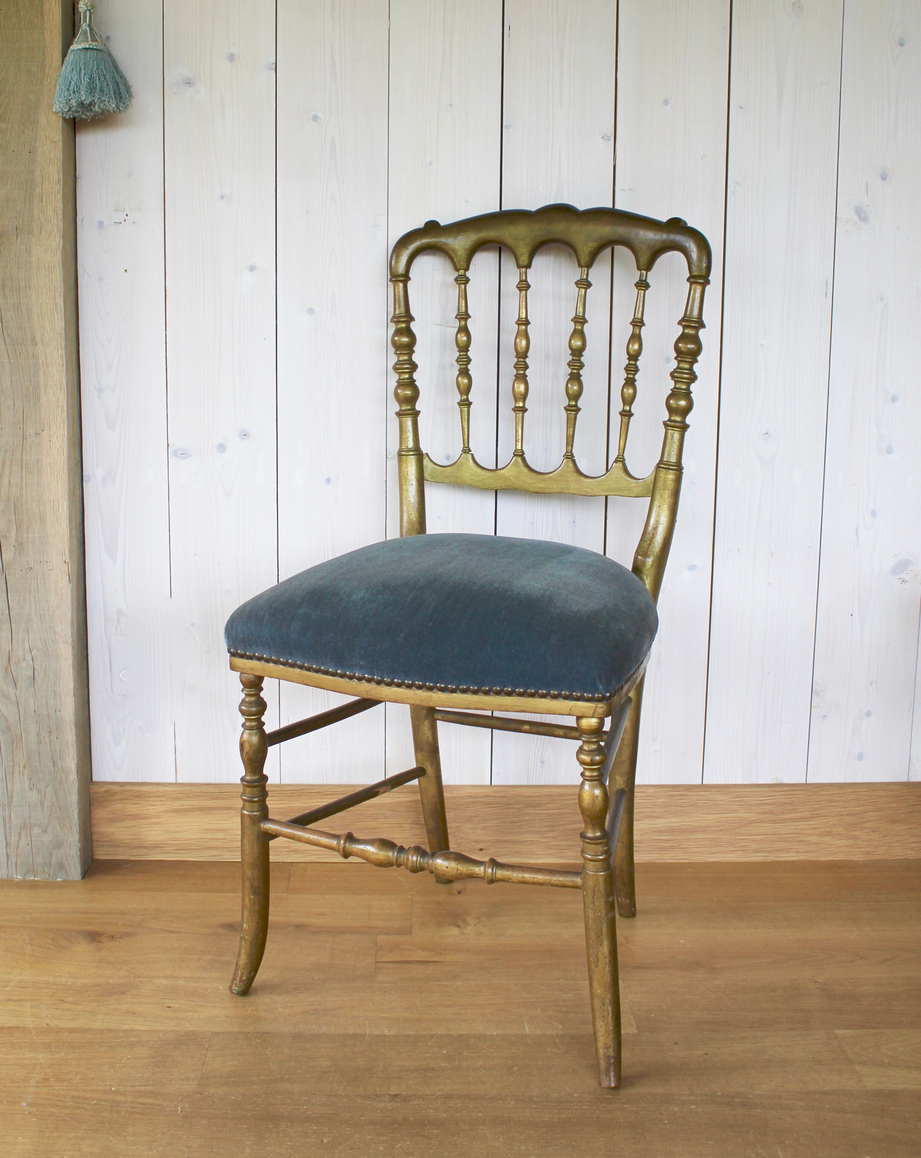 Paire de chaises dorées Napoléon III