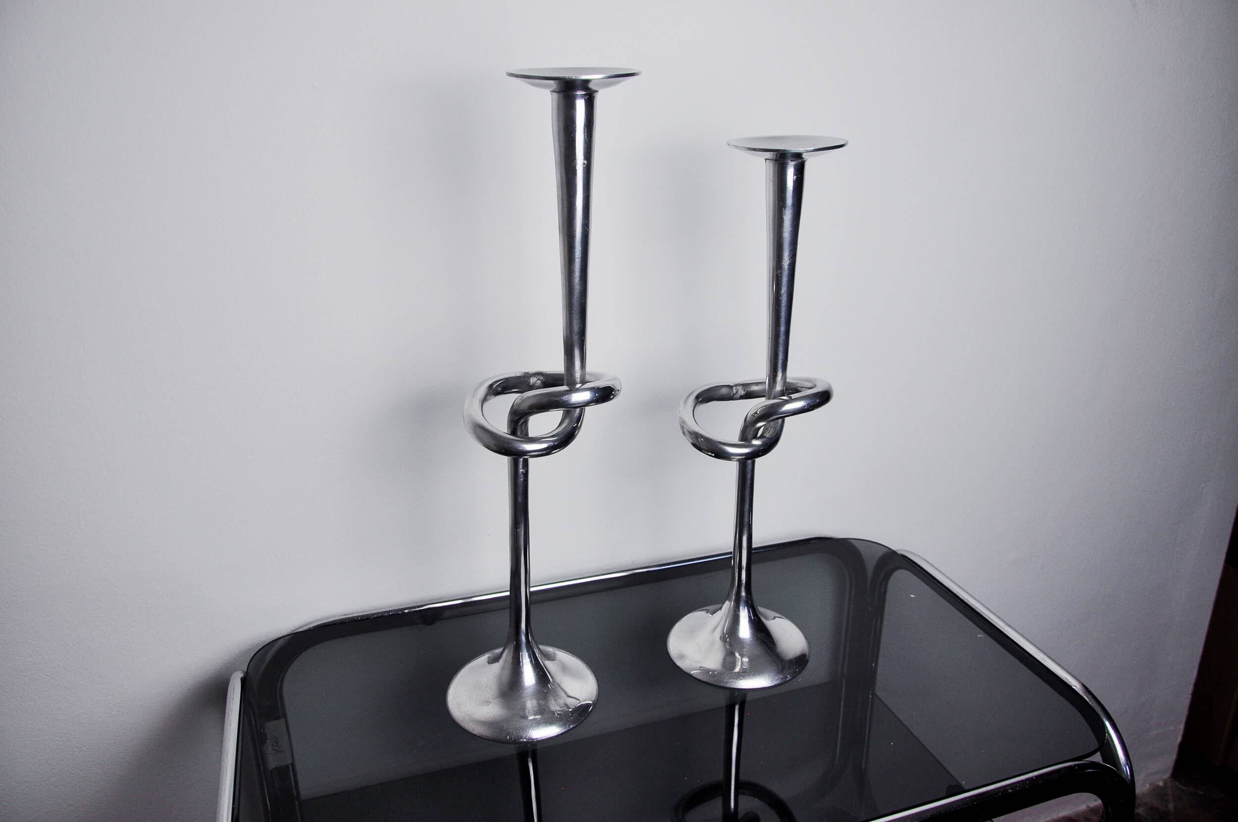 Pair of XL knotted candlesticks in aluminum, Italy, 1980