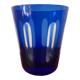 Verre ancien en cristal doublé bleu.