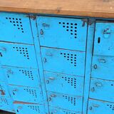 Casier ancien en métal bleu avec plateau bois