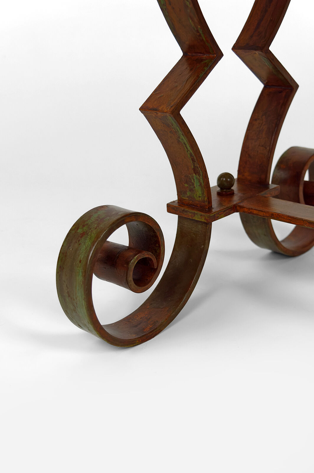 Art Deco round pedestal table in marble and wrought iron, circa 1940