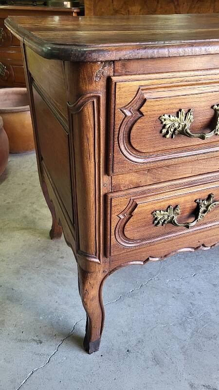 Commode louis xv 2 tiroirs en chene clair du xviii ème siecle ref je
