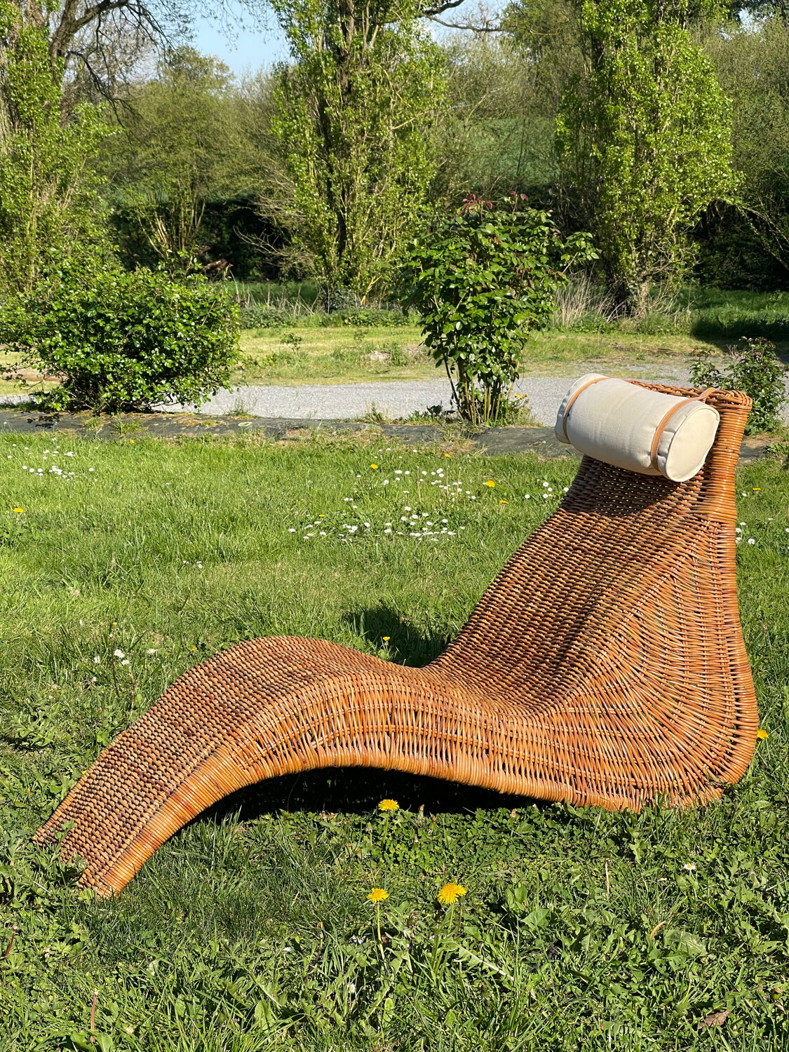 Rattan chaise longue