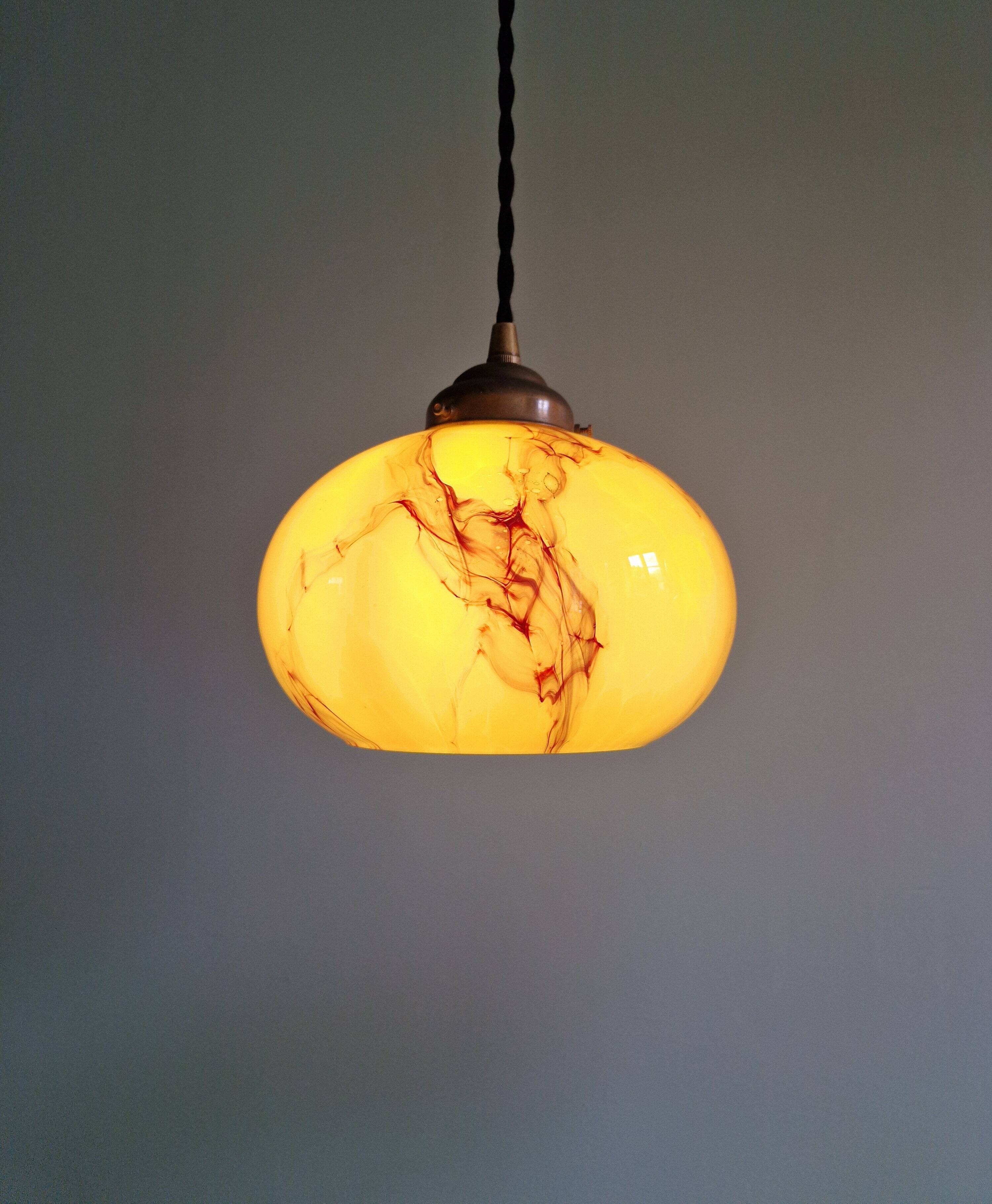 Trio de suspensions art déco en opaline marbrée, Scailmont, 1920-30