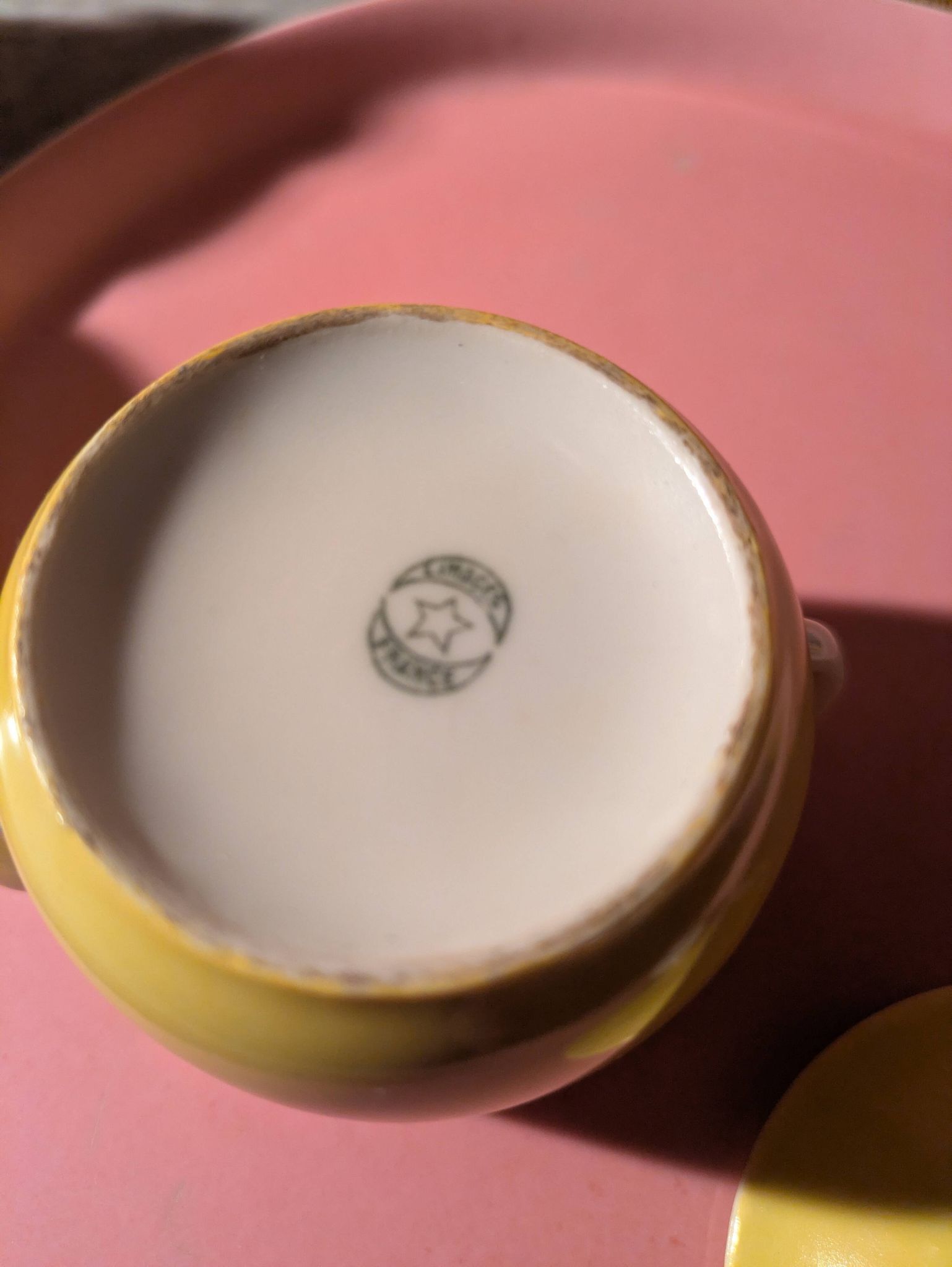 6 petits pots de crème en porcelaine de limoges avec plateau