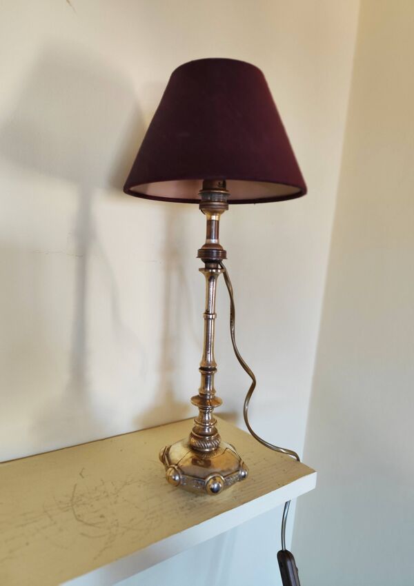 Pied de lampe en laiton bronze doré, ancien flambeau bougeoir électrifié