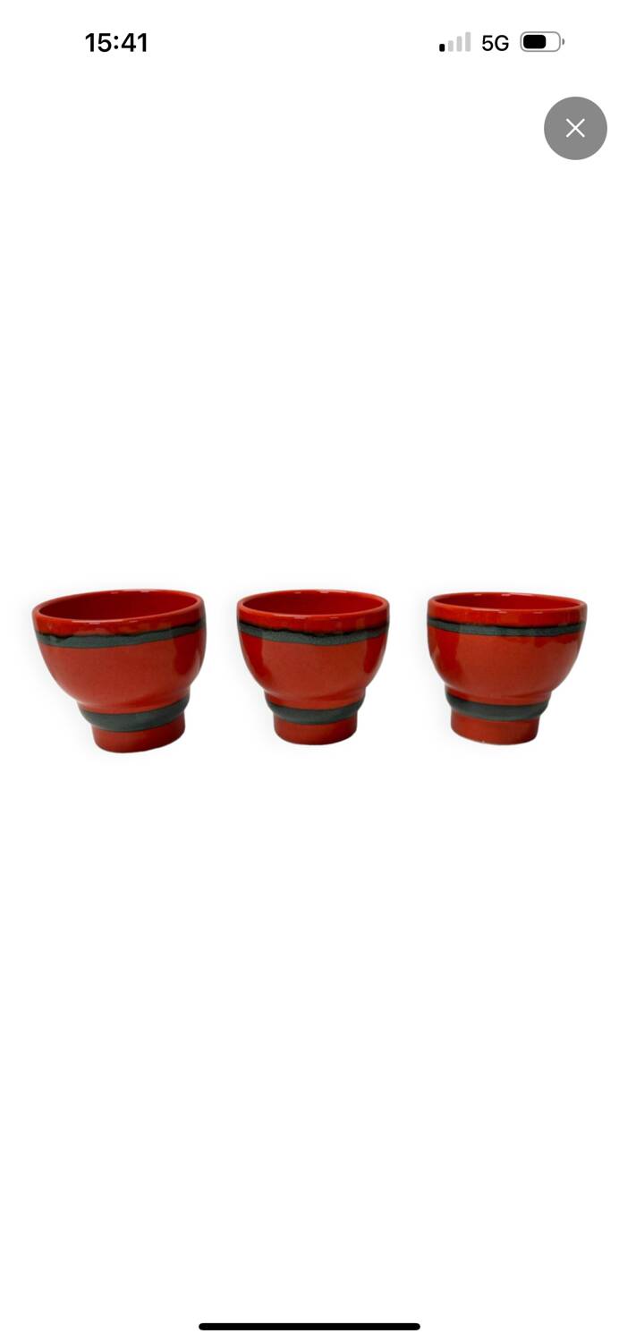 3 red bowls