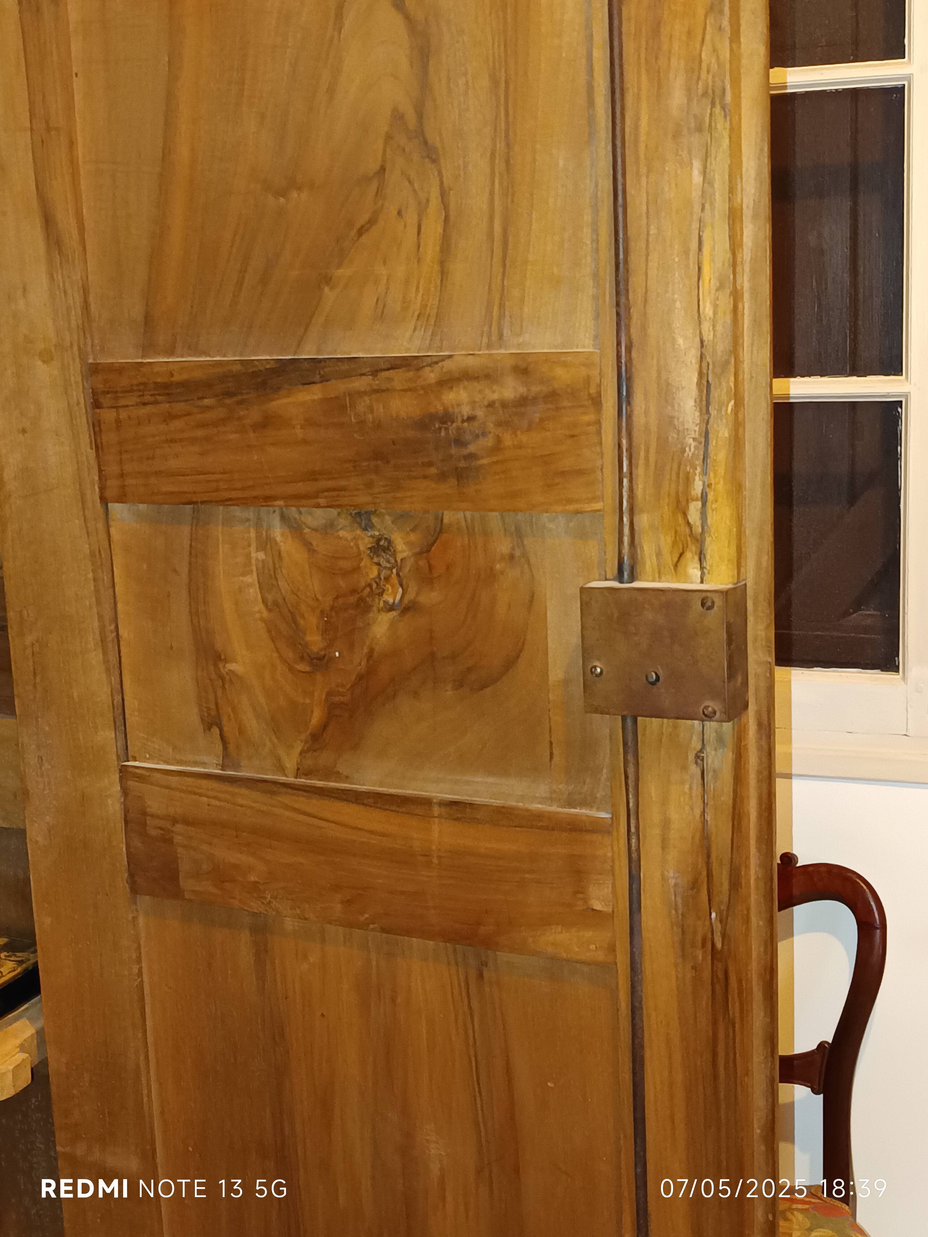 Armoire de chateau en noyer début XIXème