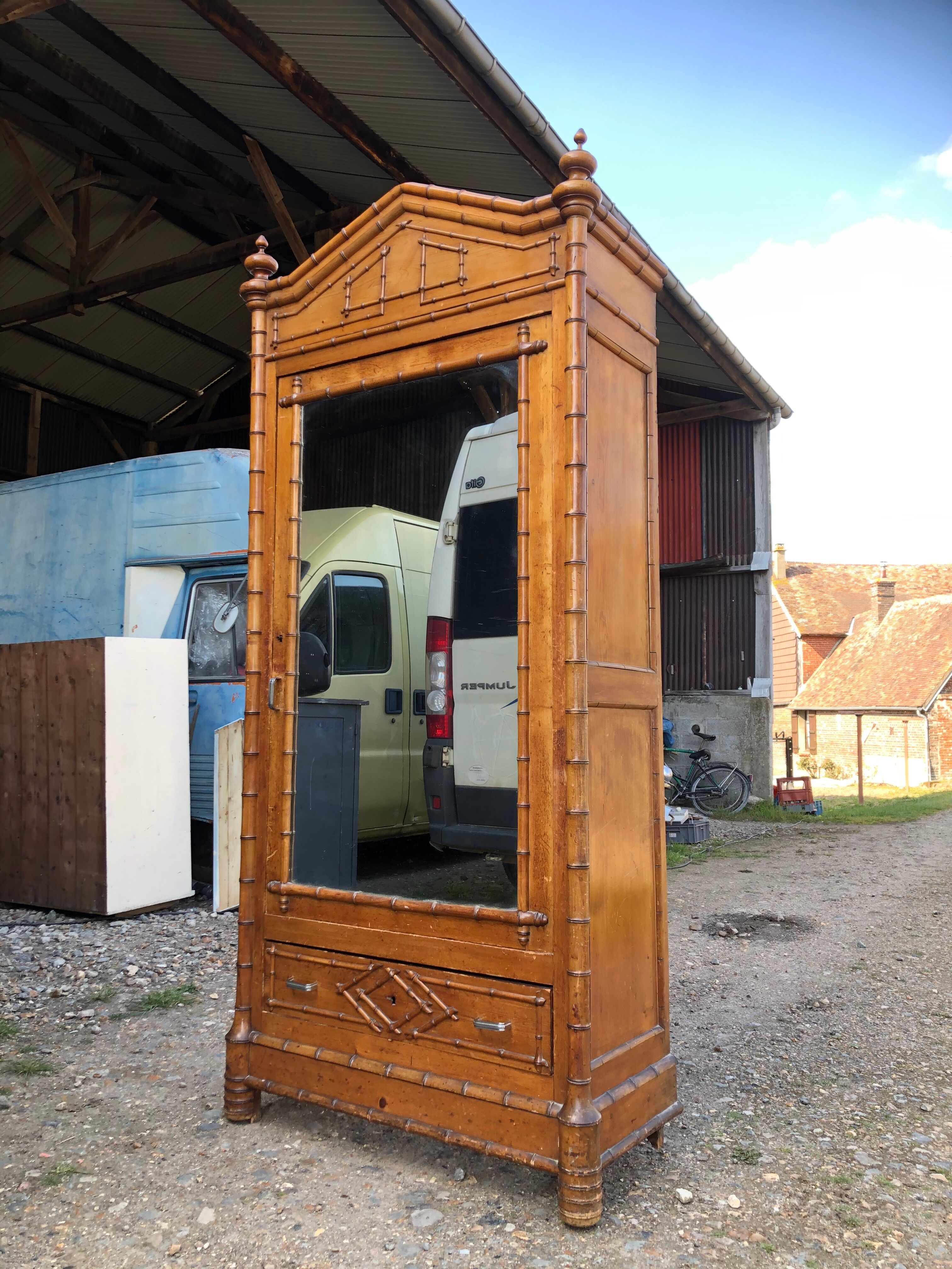 Armoire parisienne imitation bambou  1950
