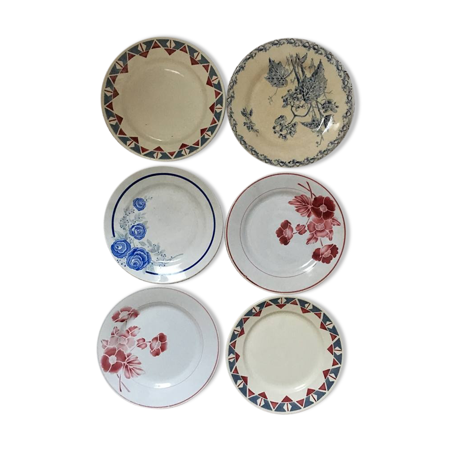 Six dinner plates don't match in red and blue