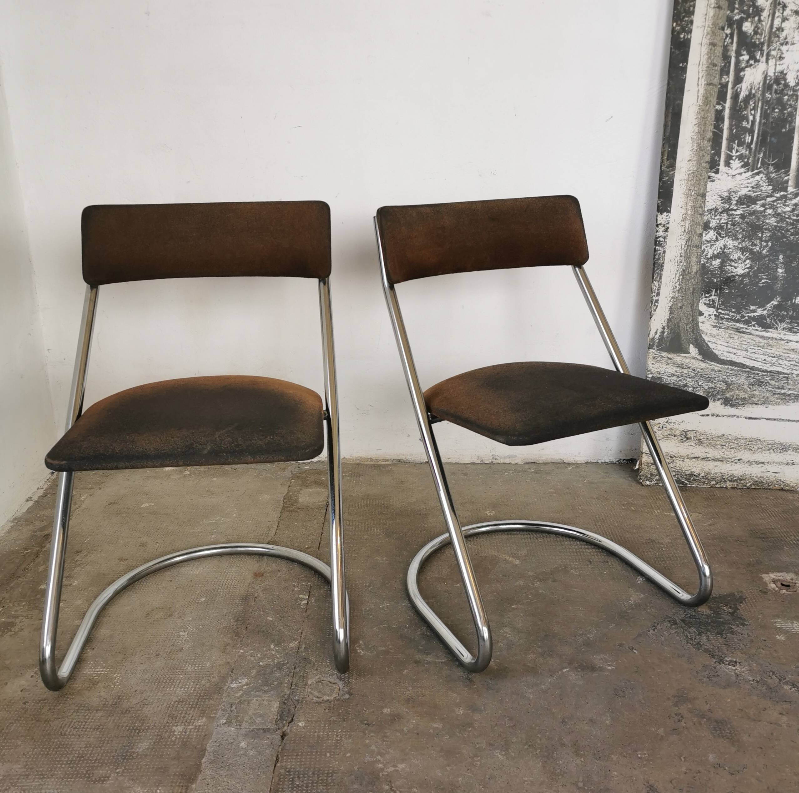 Pair of 1970 cantilever chairs, chrome