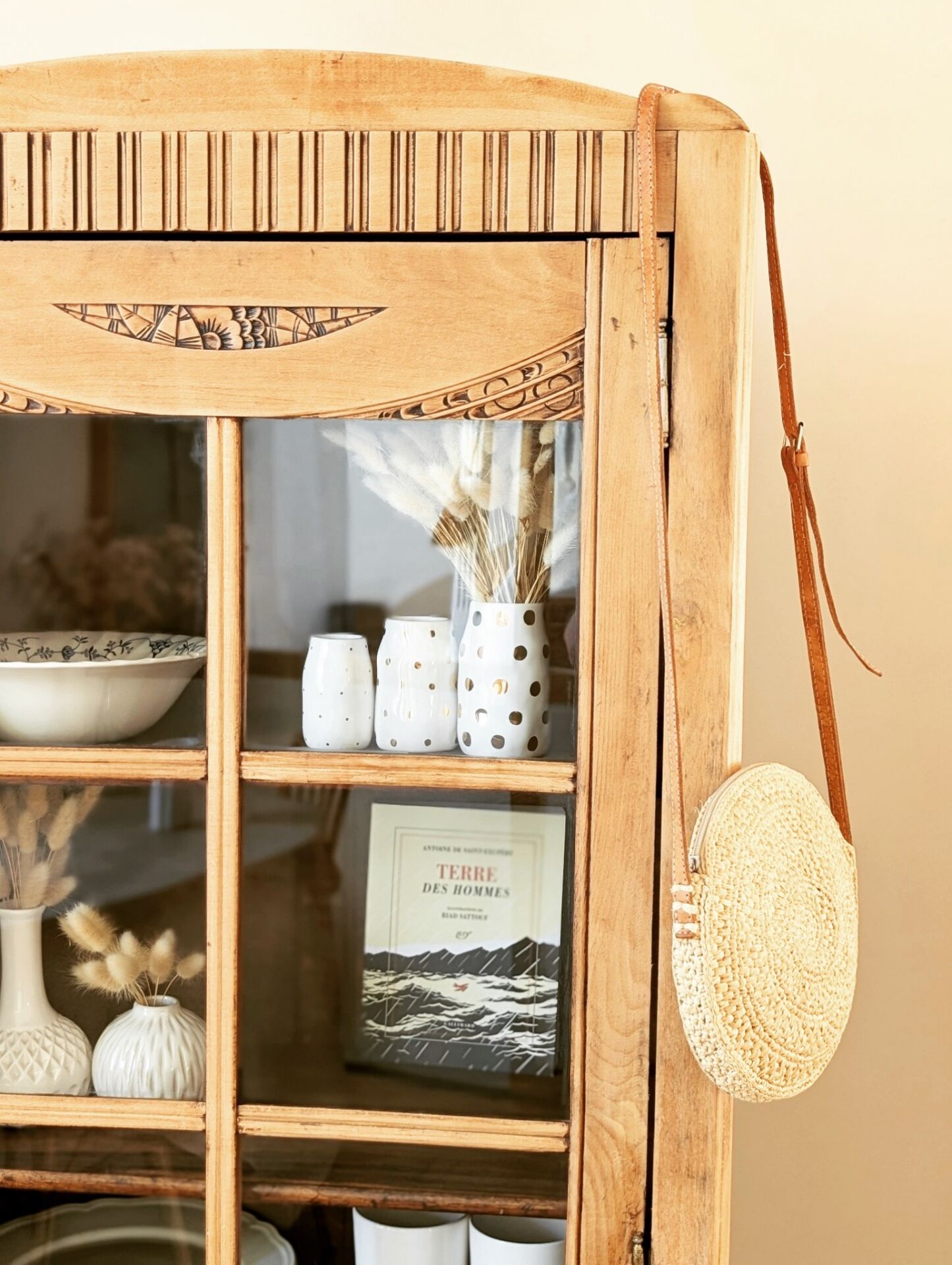 Armoire bonnetière Art Déco vitrée