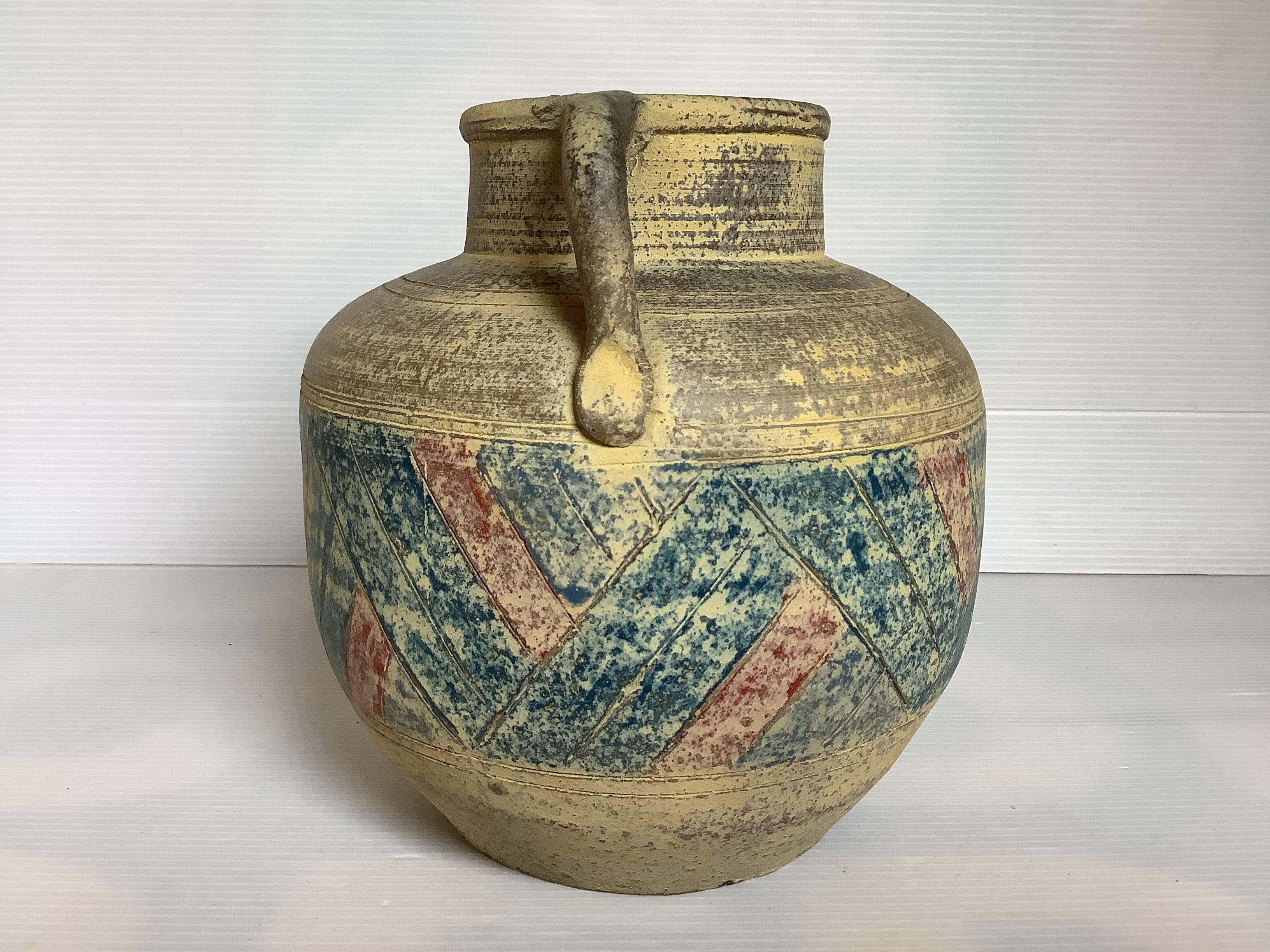 Vase trio of geometric colours