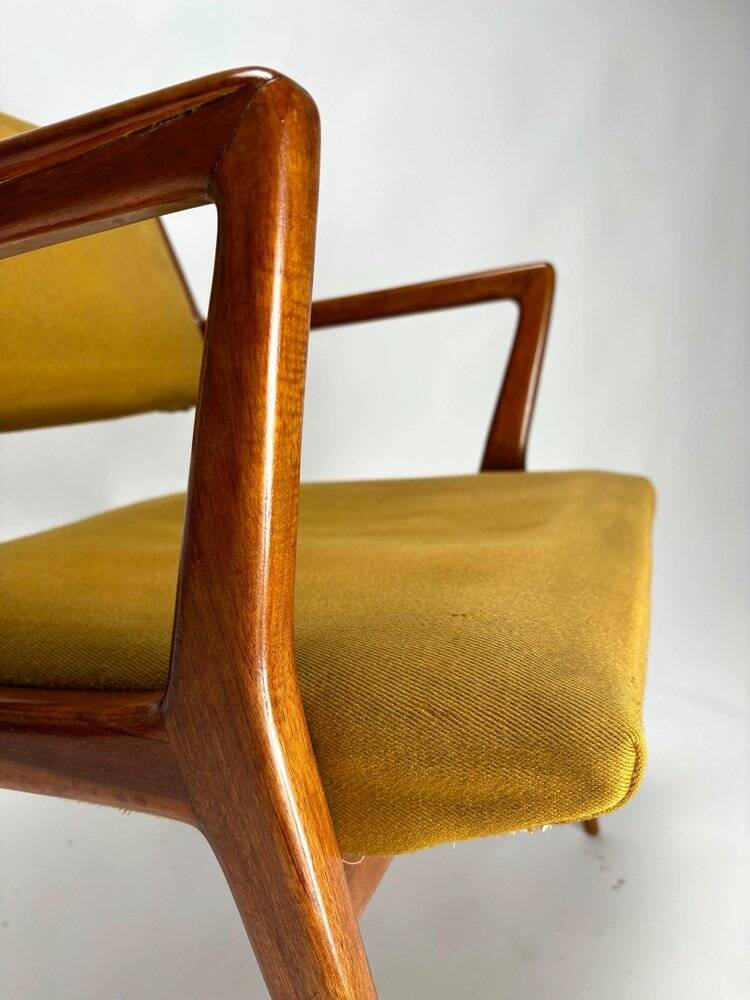 Set of Mid-Century Armchairs in the style of Gio Ponti, Italy, 1950s