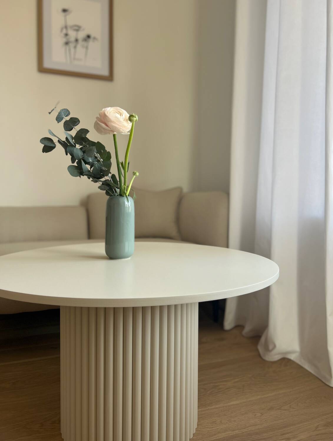 table basse ronde cannelée beige clair Ø 70 cm