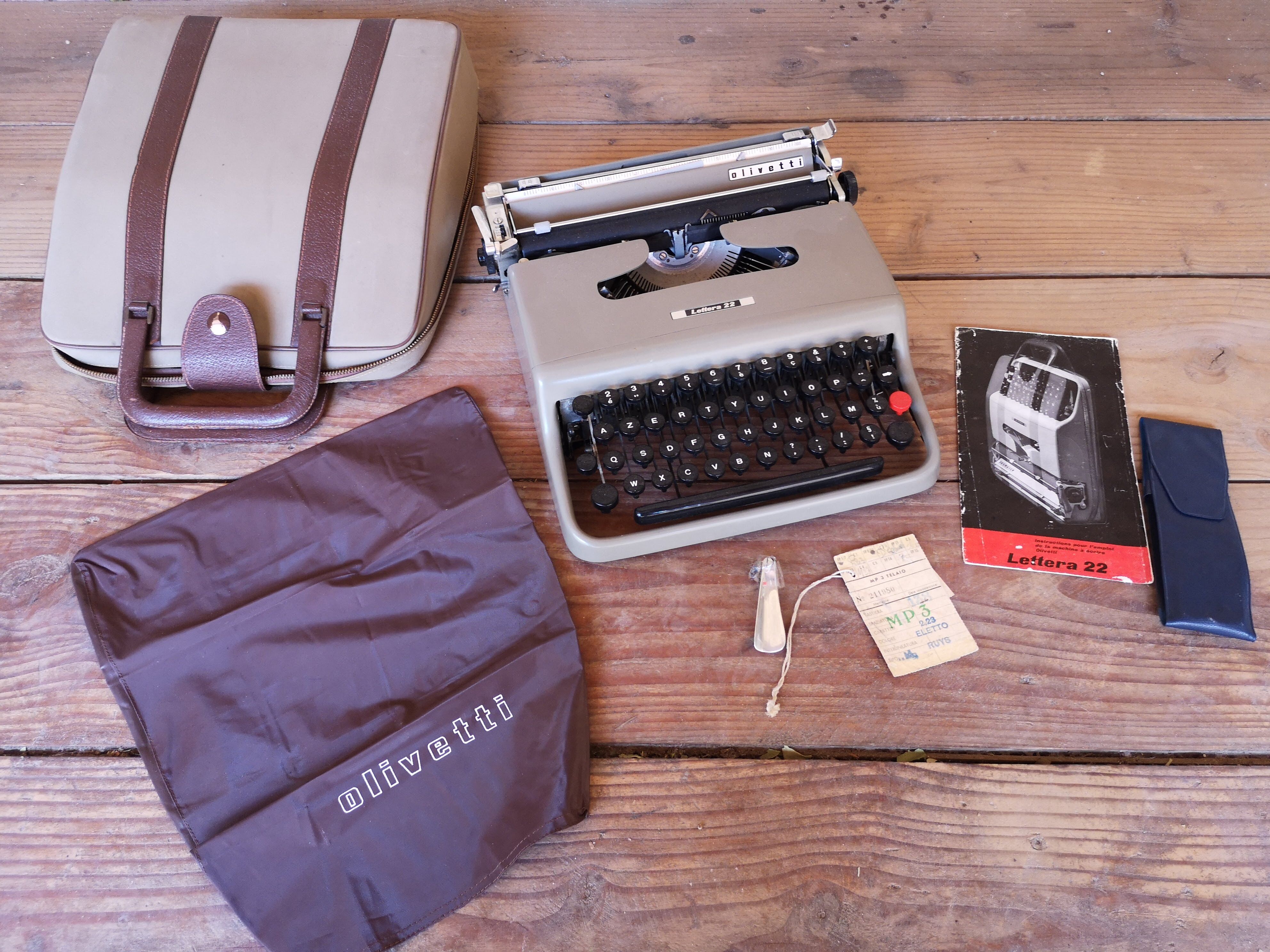 Olivetti Lettera Typewriter 22