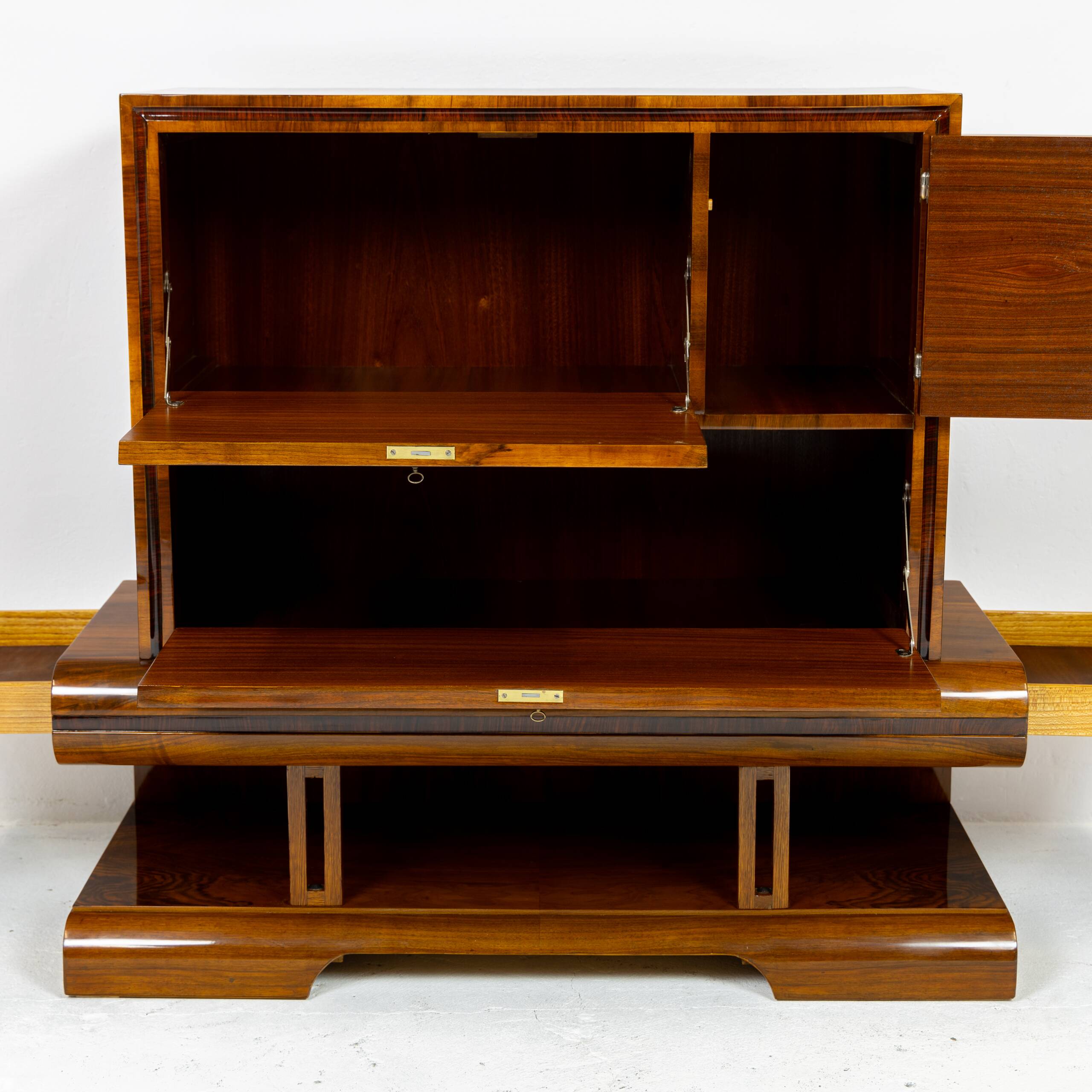 Art Deco bar cabinet in walnut, Wilhelm Mosurski - 1930s