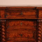 Italian Renaissance oratory in walnut and burl walnut - 17th century